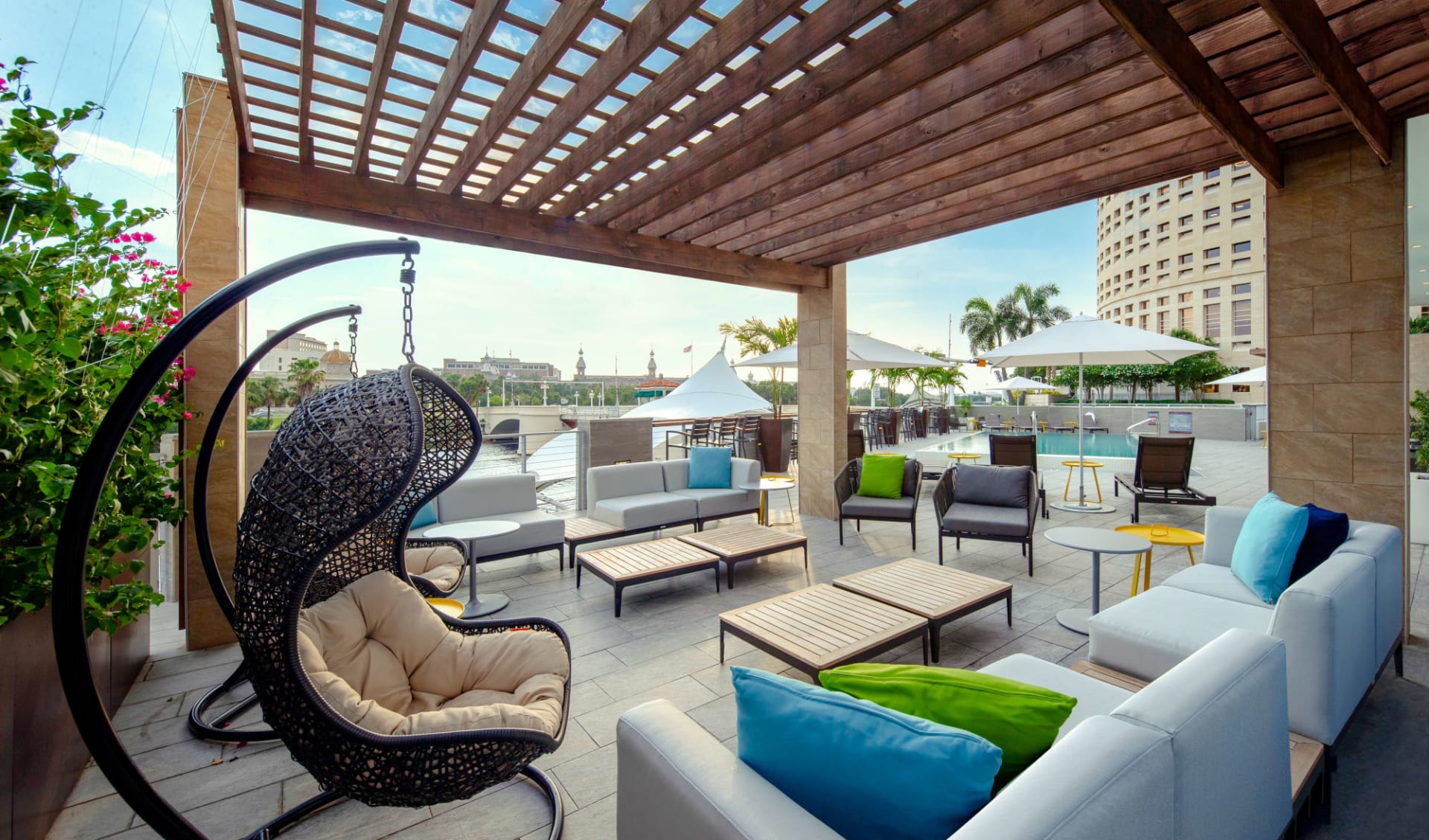 Aloft Tampa Downtown: Facilities_Aloft Tampa_Backyard Pool Lounge Area_ATI