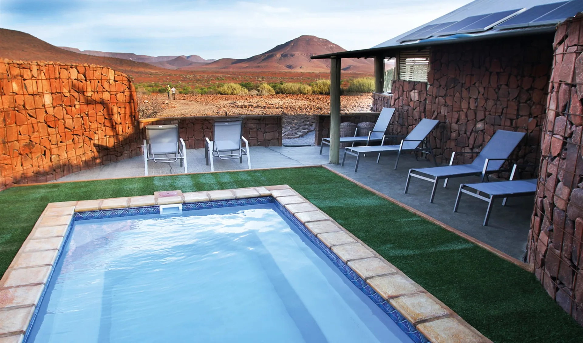 Etendeka Mountain Camp in Damaraland: facilities Etendeka Mountain Camp - Swimming Pool