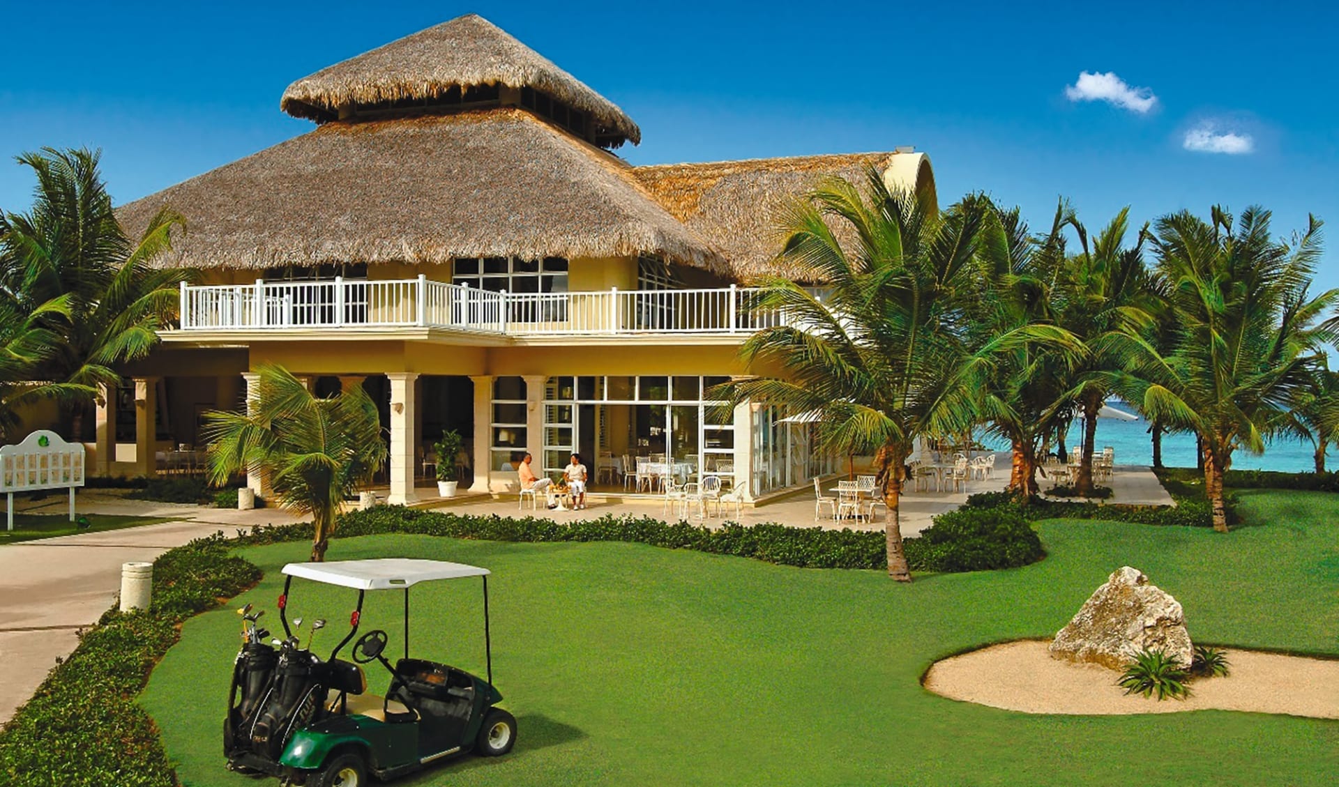 Tortuga Bay Resort in Punta Cana:  Exterior Tortuga Bay - Restaurant and lobby building c Hotel