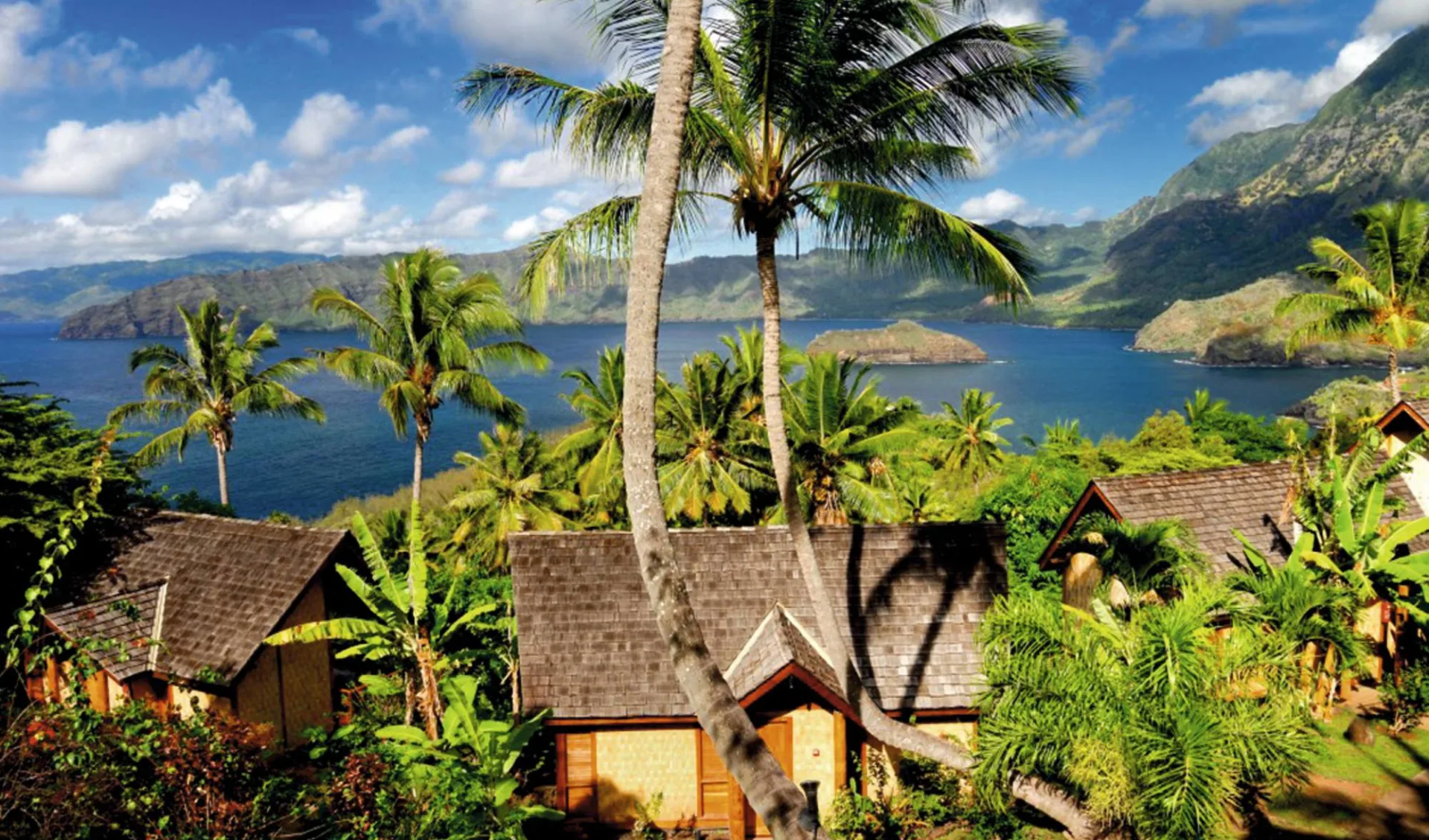 Marquesas Discovery ab Papeete: facilities: Hanakee Lodge - Blick auf Lodges und das Meer