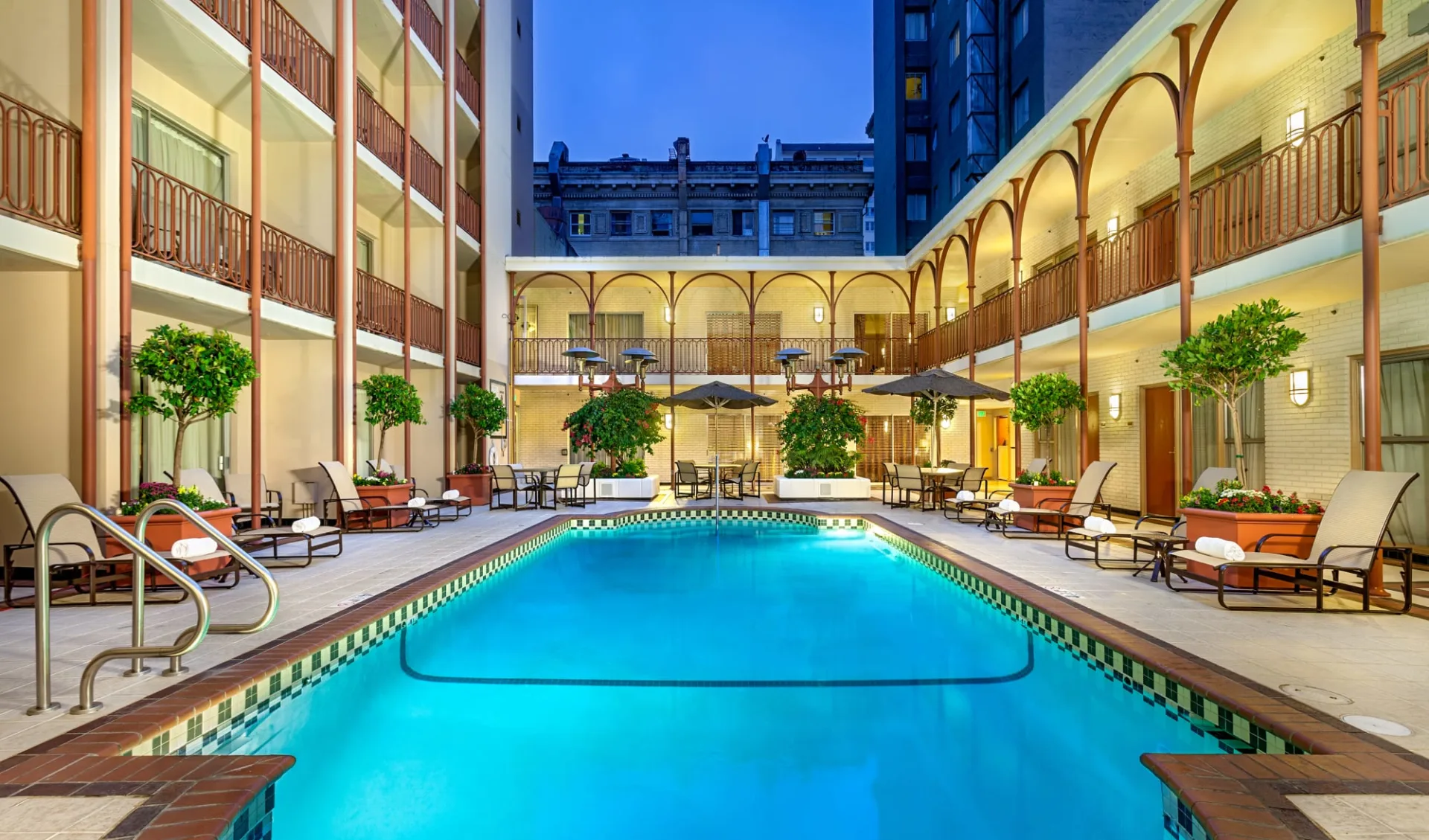 Handlery Union Square in San Francisco:  Handlery Union Square Hotel_Pool_BON