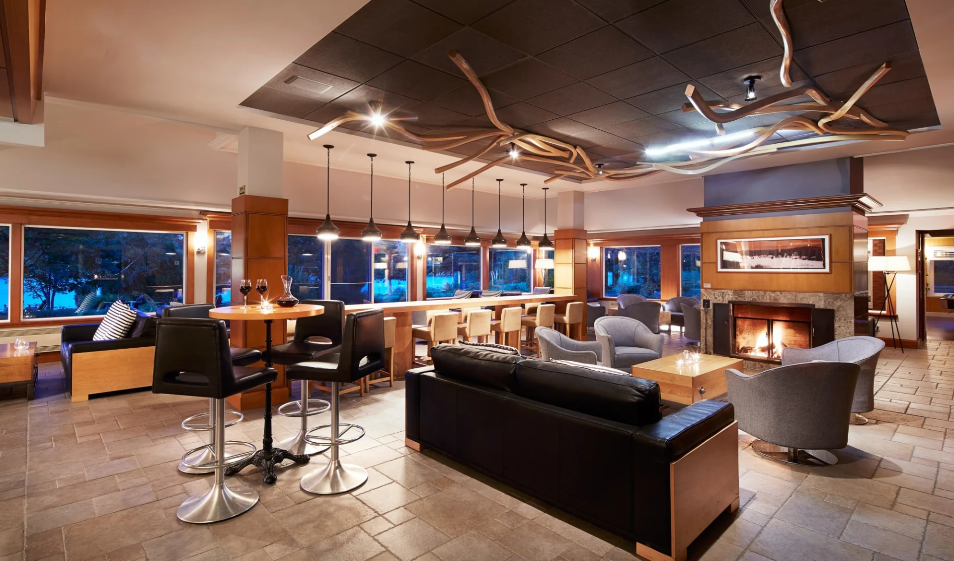 Auberge du Lac-à-l'Eau Claire - Hôtellerie Châmpêtre in Saint Alexis des Monts:  Lac à L'Eau Claire - Hotellerie Champètre_AubergeBar