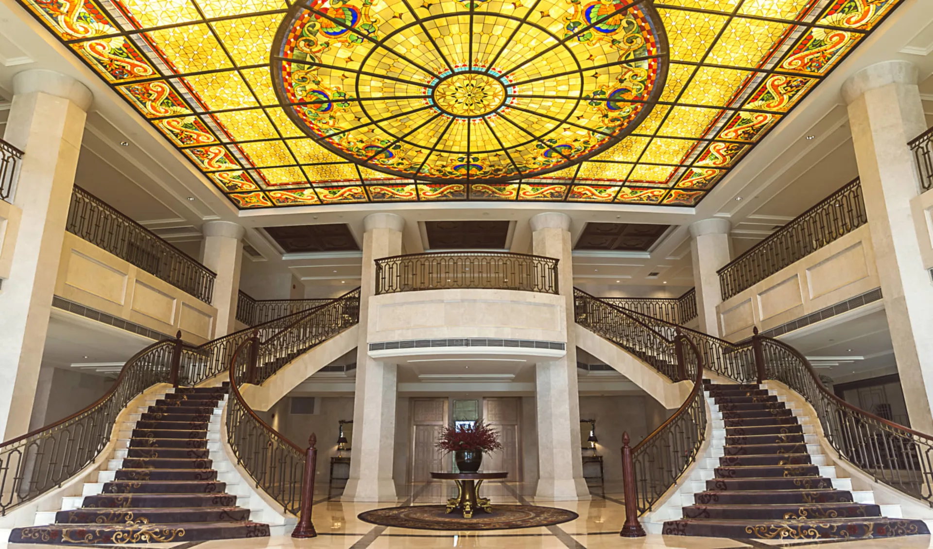 Sunrise on the Bund in Shanghai: Lobby