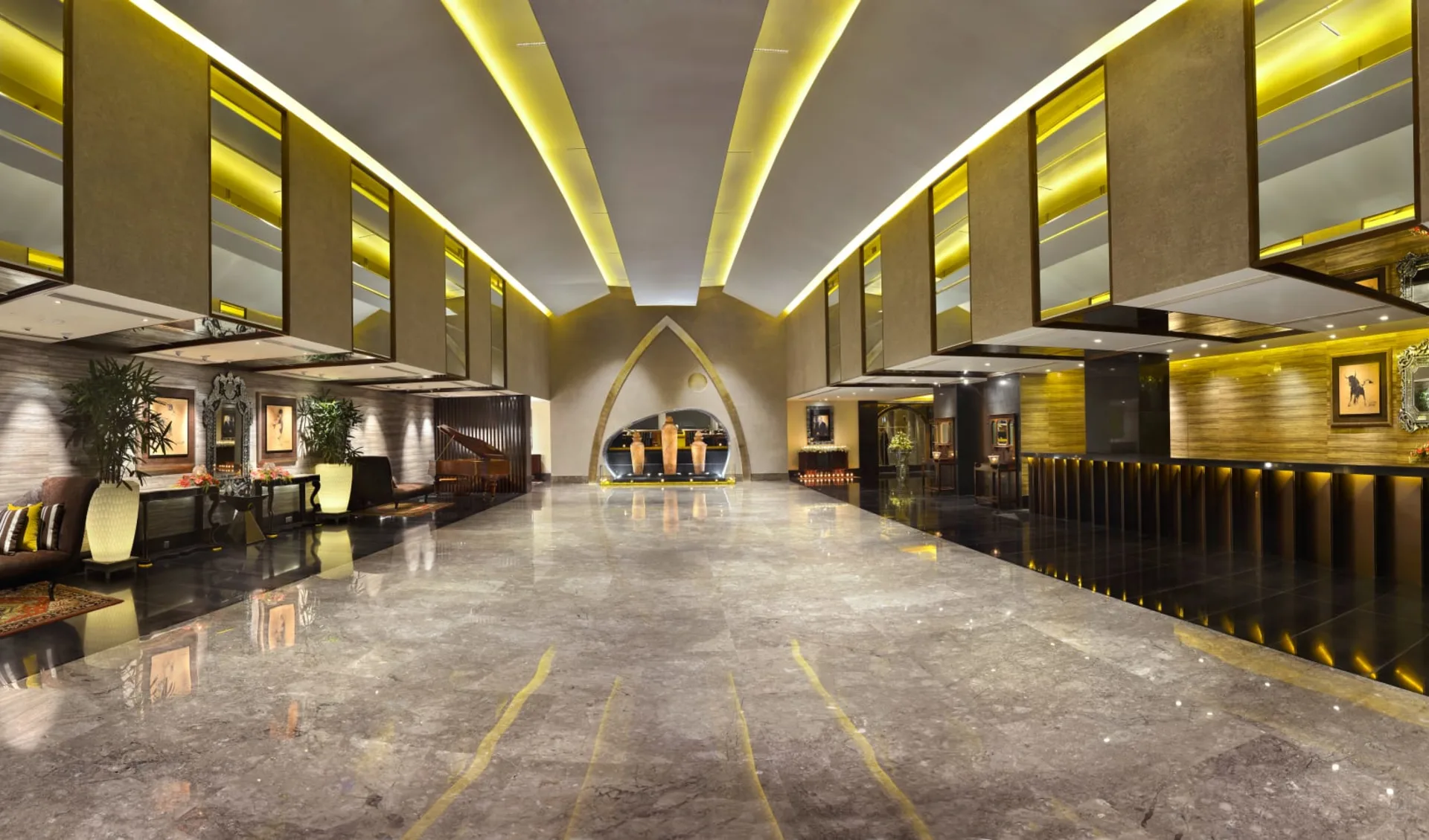 The Lalit Great Eastern in Kolkata: Lobby