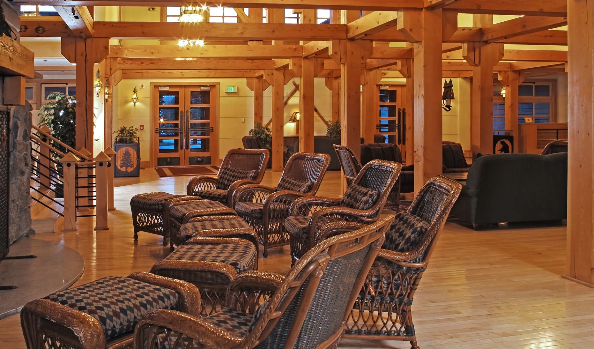 Old Faithful Snow Lodge in Yellowstone National Park: Old Faithful Snow Lodge - Hotel Lobby