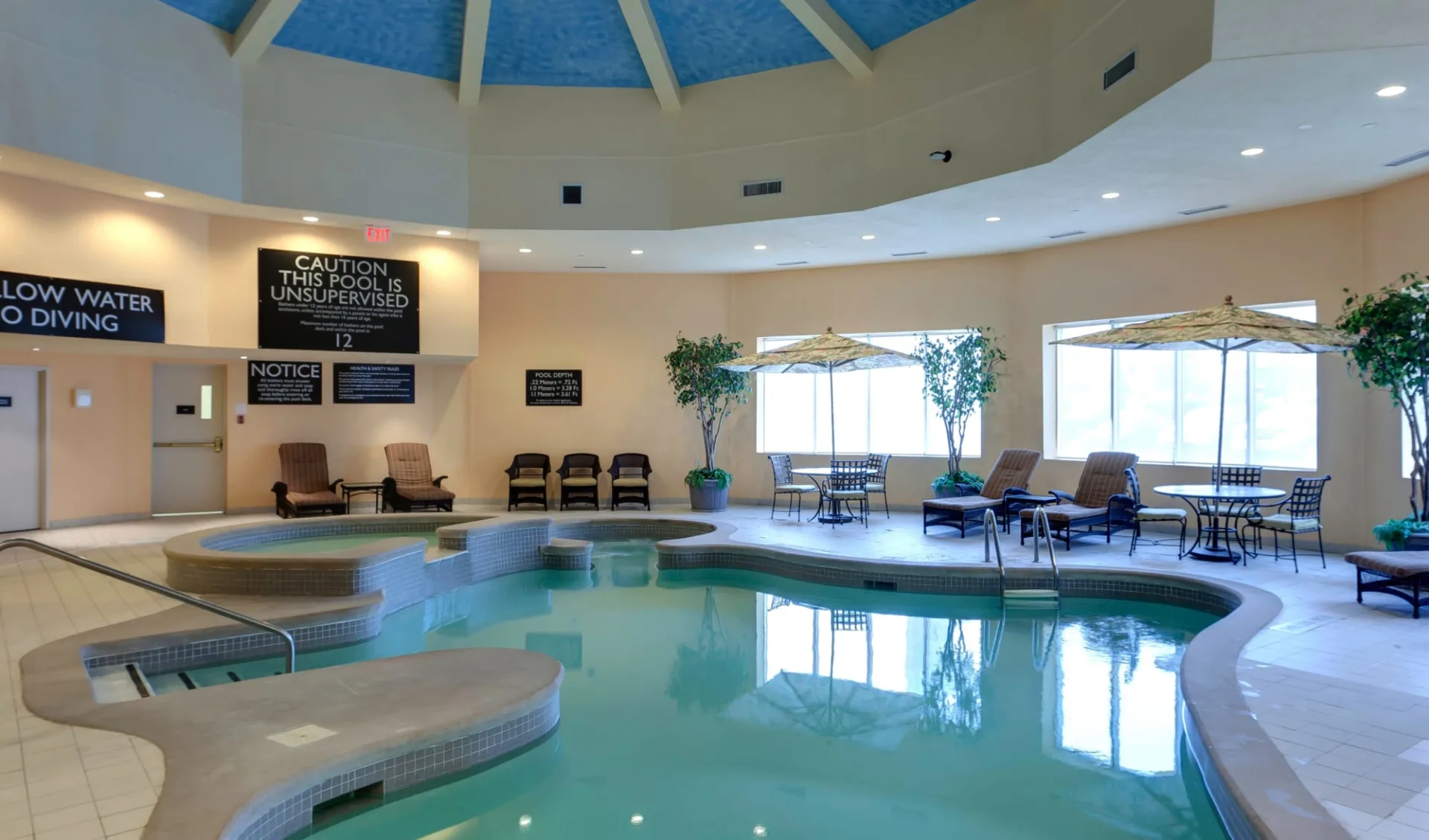 Radisson Hotel & Suites Fallsview in Niagara Falls: facilities_Radisson Hotel & Suites Fallsview_Pool