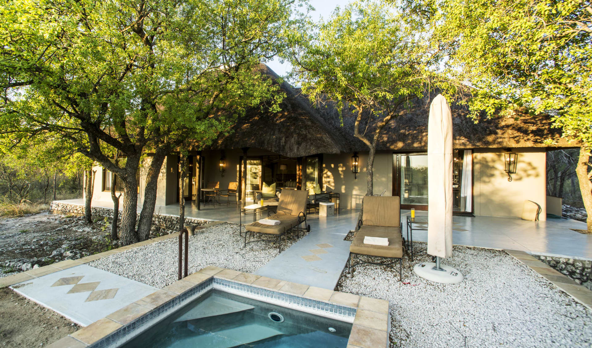 Villa Mushara in Etosha Nationalpark: facilities Villa Mushara - Terrasse mit Planschpool