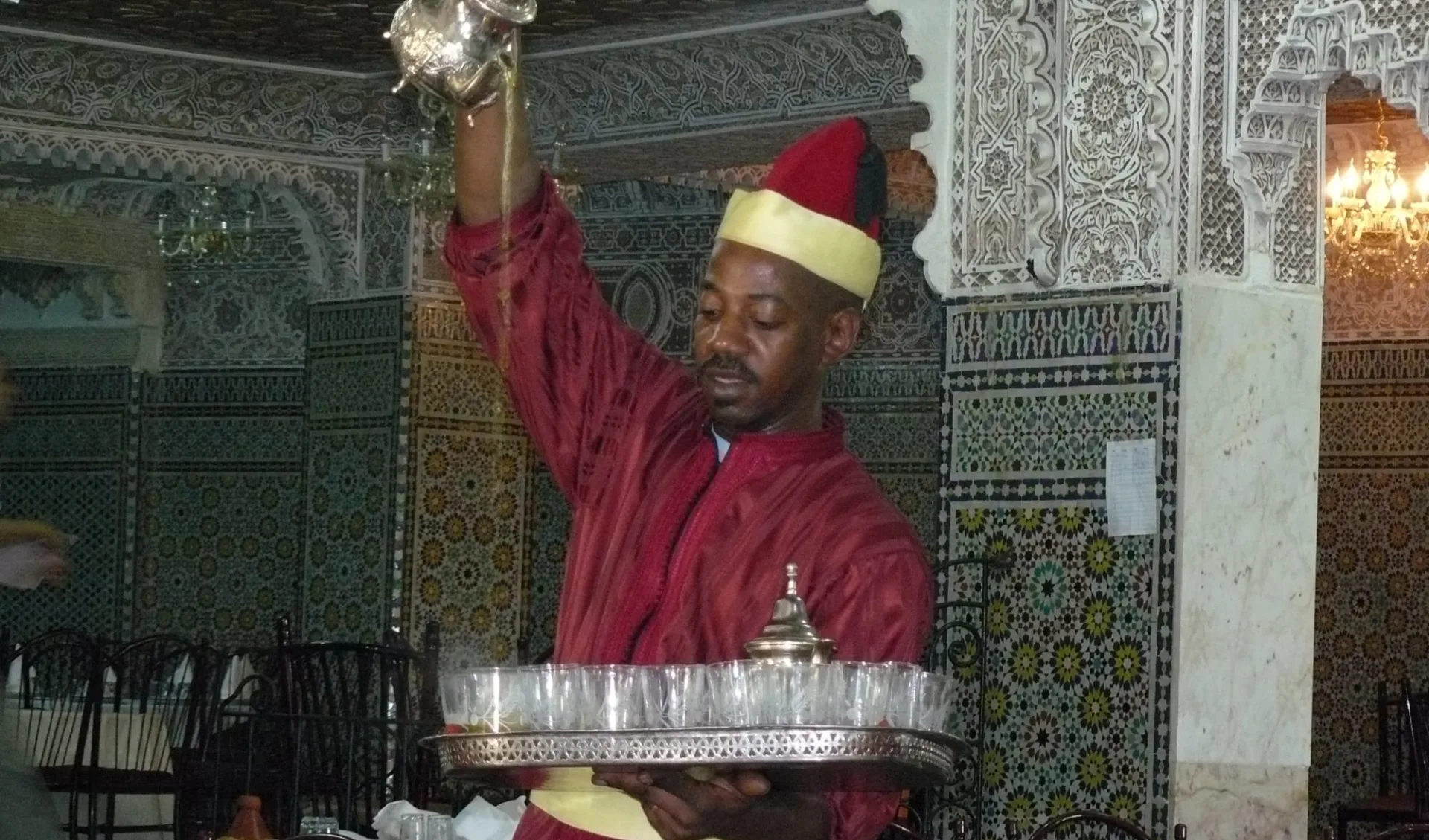 Selbstfahrer-Tour: Die Königsstädte ab Marrakesch: Fez tea ceremony