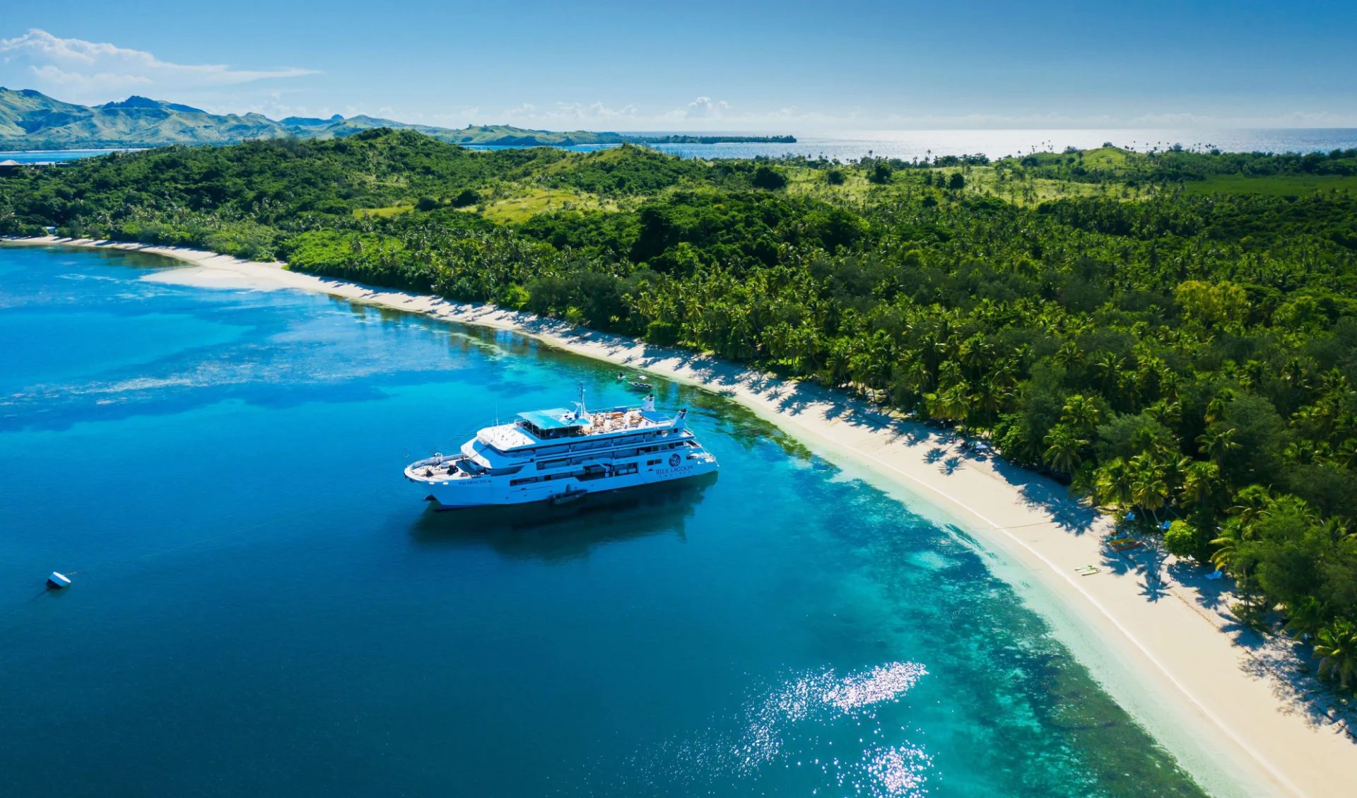 Mit Blue Lagoon Cruises die Mamanucas und Yasawas per Schiff entdecken in Port Denarau: Fiji_Blue_Lagoon_Cruises