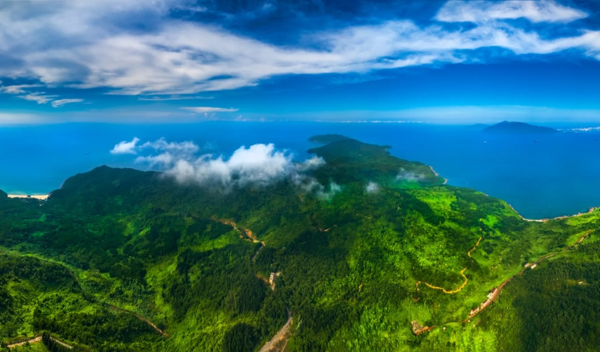 Glanzlichter Vietnams - von Hanoi nach Saigon: Hai Van Pass between Danang and Hue