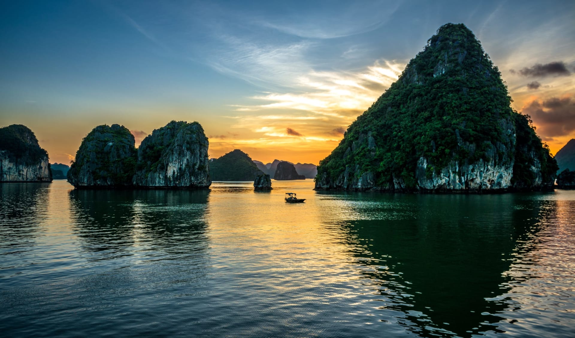 Glanzlichter Vietnams - von Hanoi nach Saigon: Halong Bay: Beautiful sunset