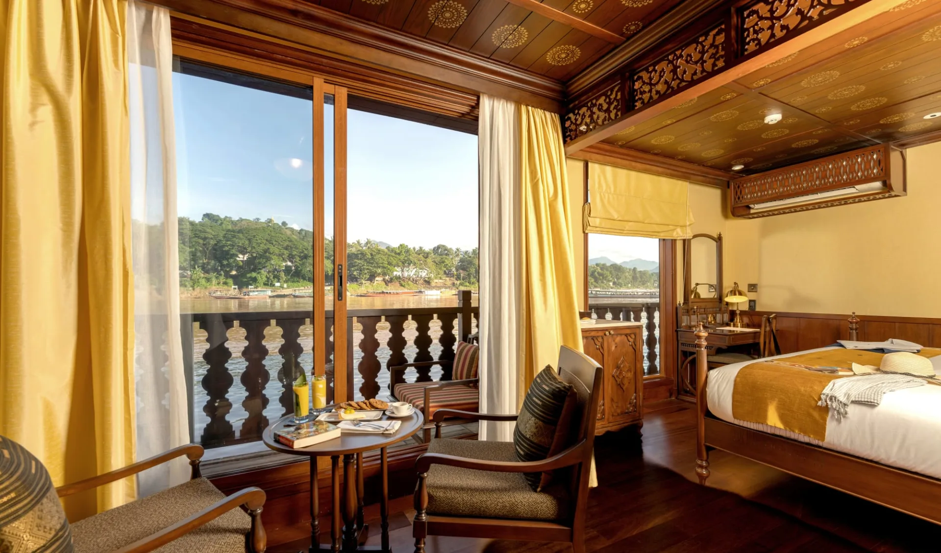 Luxuriöse Flusskreuzfahrt durch Laos ab Vientiane: heritage-line-i-upper-mekong-i-ship-anouvong-i-signature-suite-13_53170668750_o