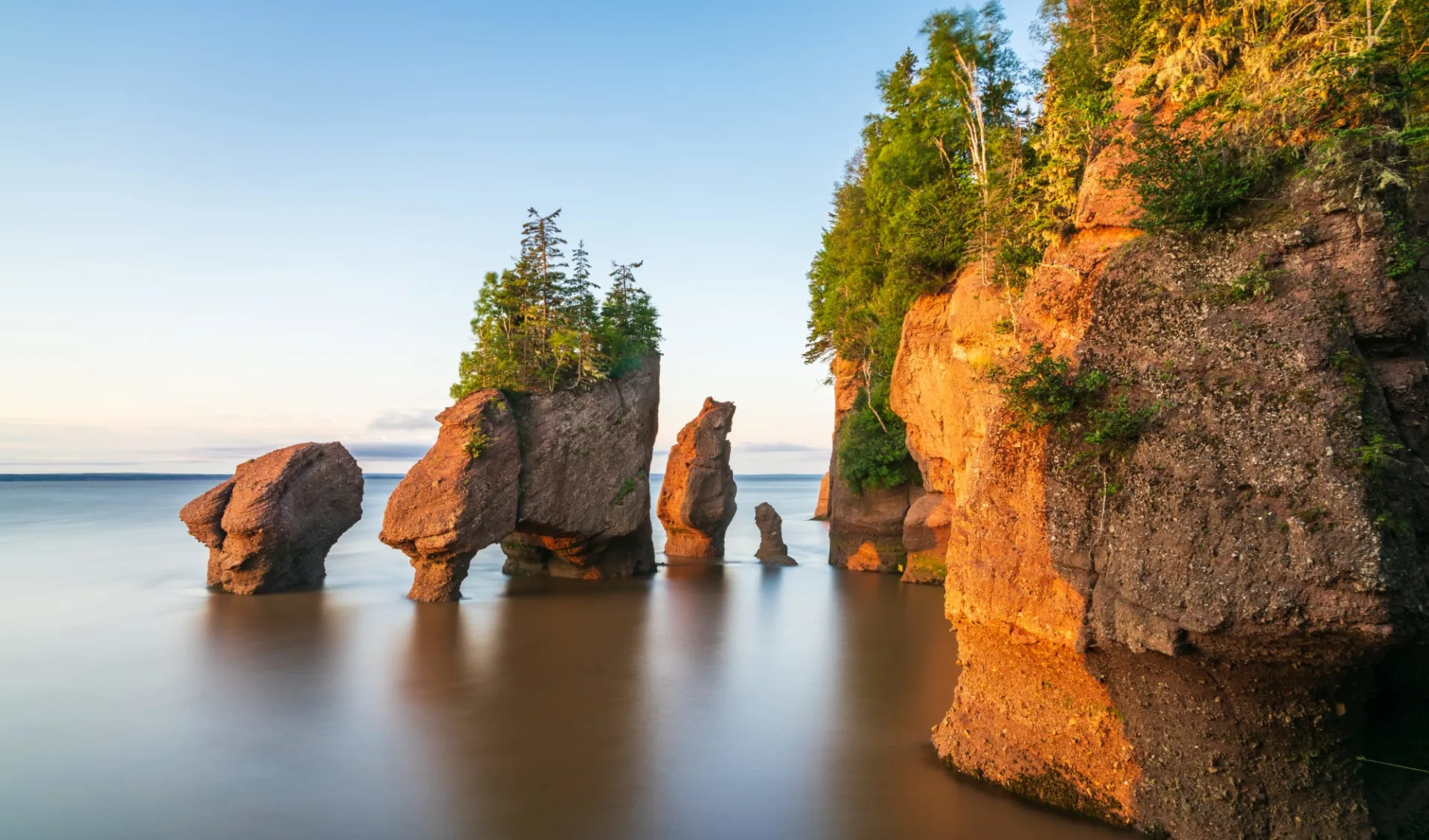 Höhepunkte der Atlantikküste ab Halifax: HopewillRock_NewBrunswick_Kanada_