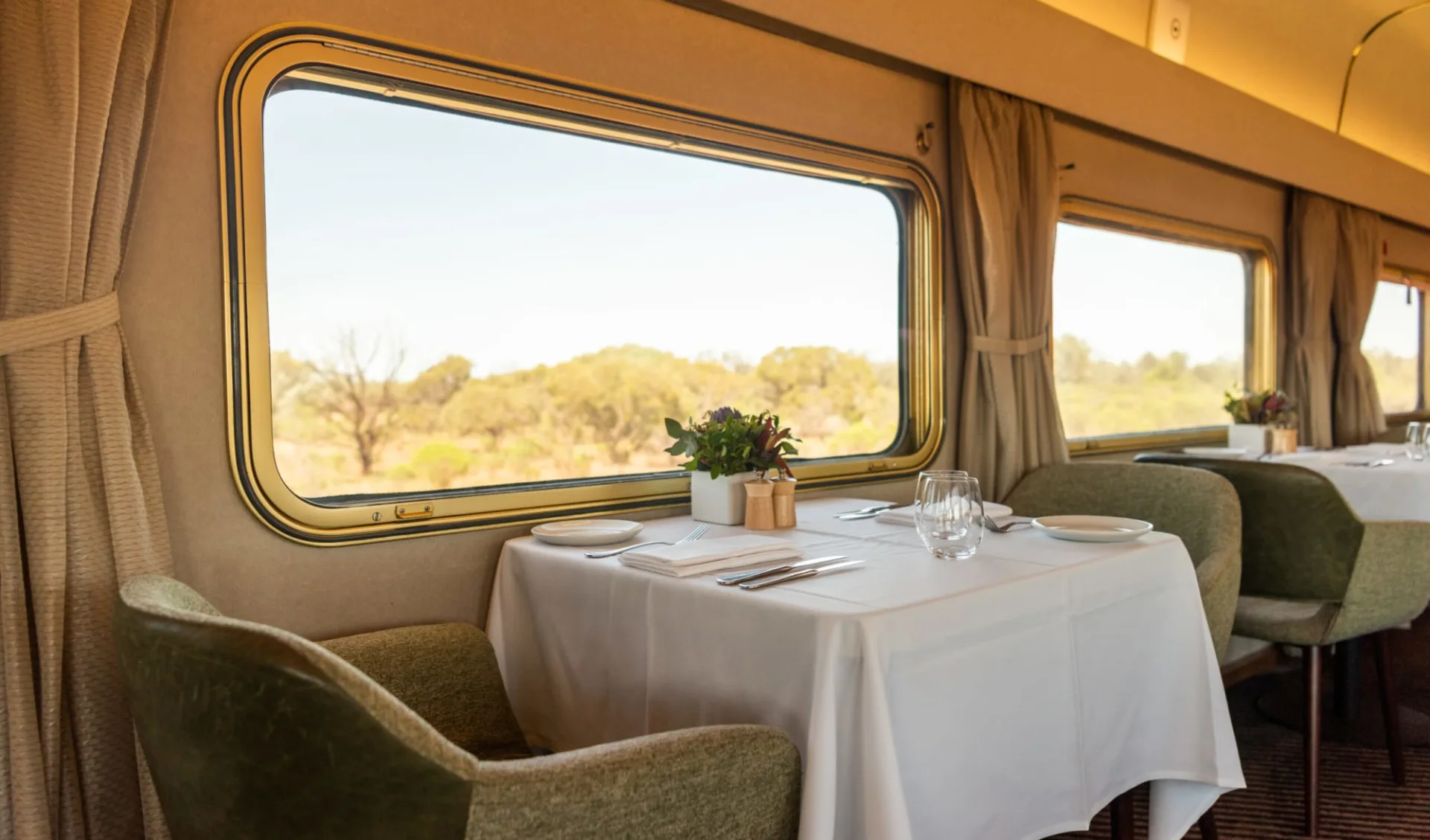 The Ghan - Expedition ab Darwin: JBRE-Accommodation-Platinum-Club-Cam-Inniss-5-scaled