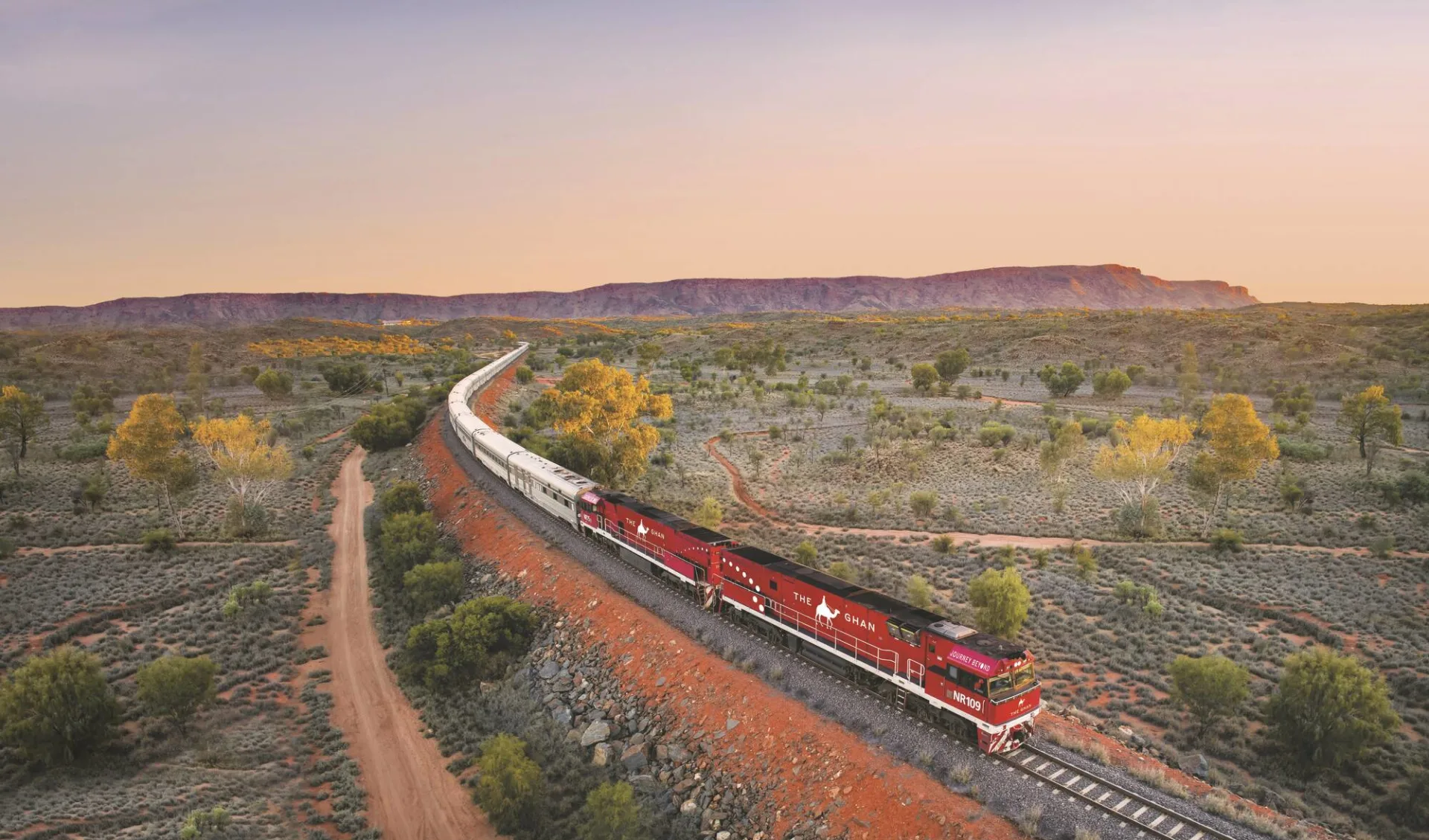 The Ghan - Expedition ab Darwin: JBRE-The-Ghan-Hero-MacDonnell-Ranges-NT-1-1