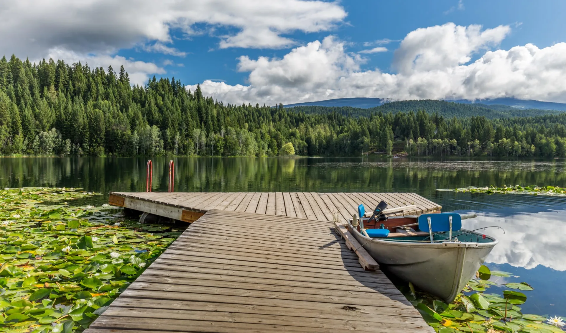 Kanu-Abenteuer im Wells Gray Provincial Park ab Clearwater: Kanada - Lake Clearwater - Bootssteg