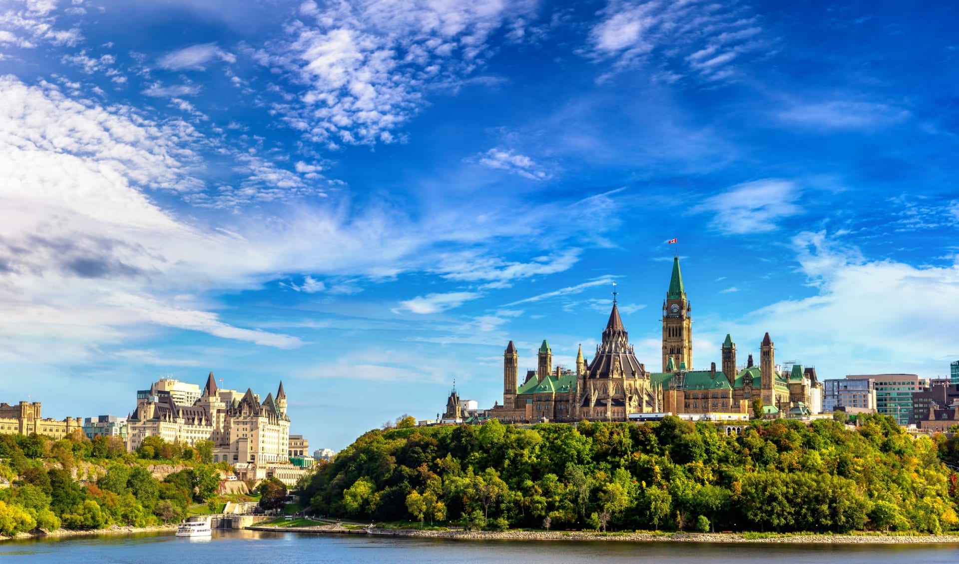Ostkanadas Städte per Zug (individuell) ab Toronto: Kanada_Ottawa_Parliament