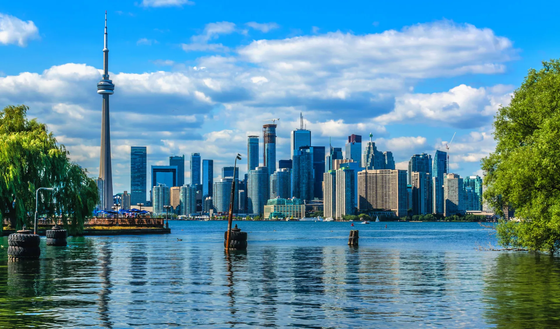 Individuelle Bahnreise zu den grossen Städten Ostkanadas ab Toronto: Kanada_Toronto_Skyline_Lake