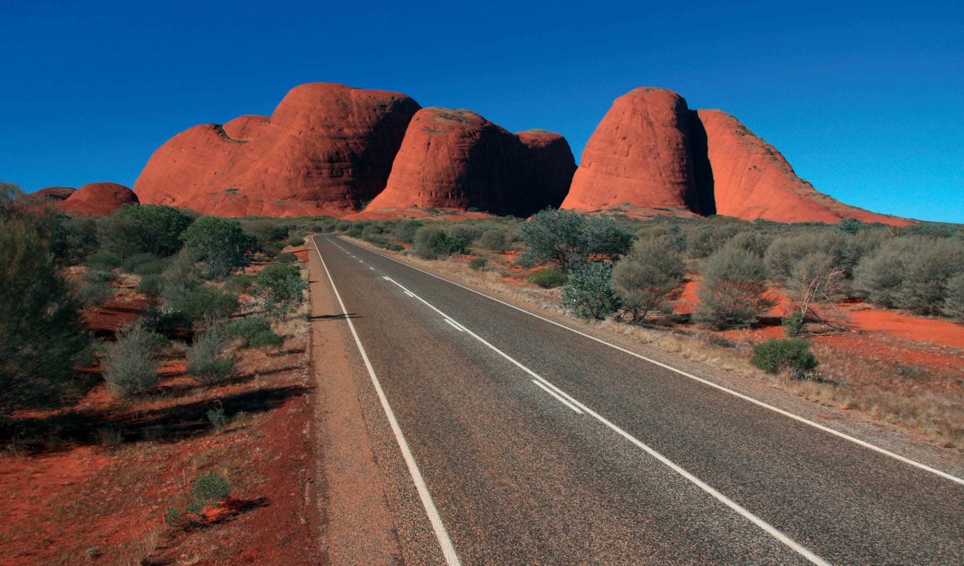 Uluru Adventure ab Alice Springs: Kata Tjuta - The Olgas with road