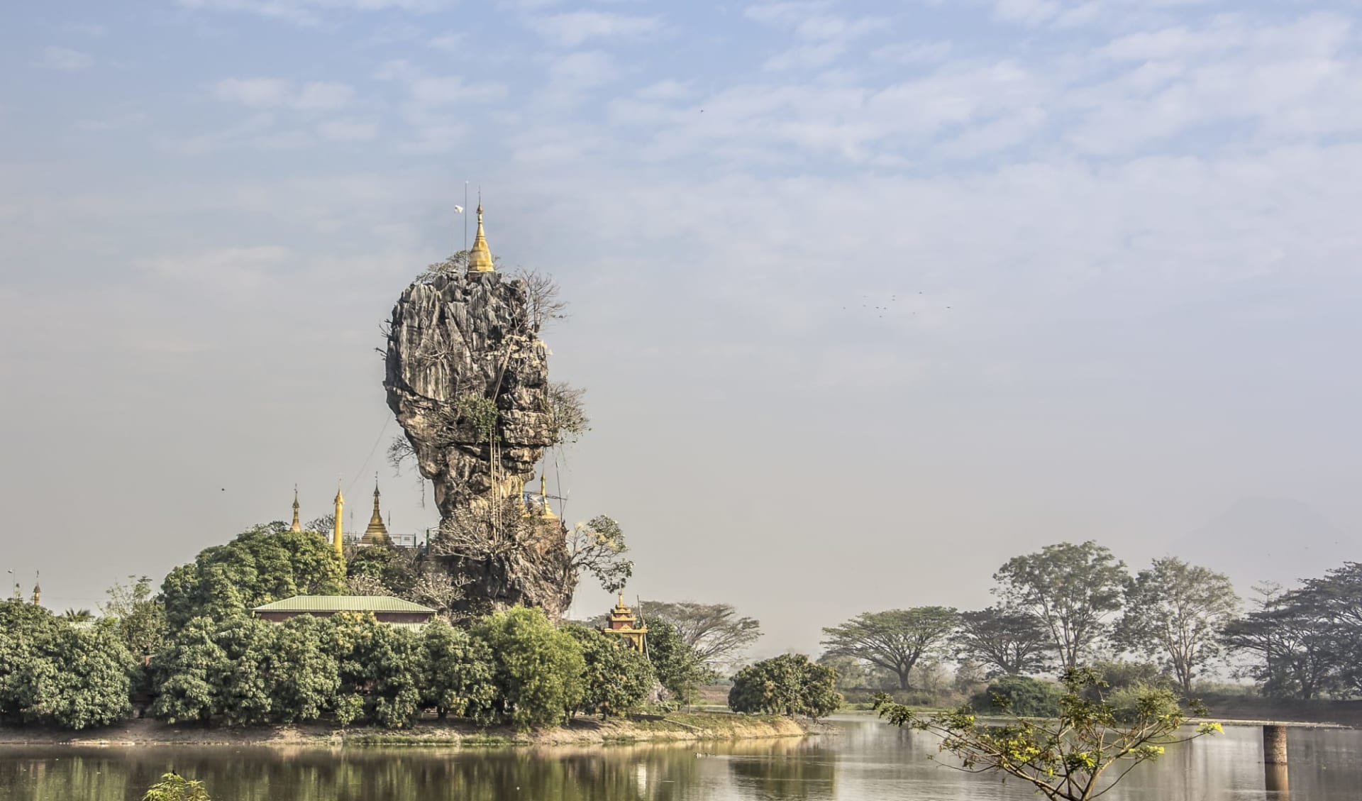 Faszinierendes Süd-Myanmar ab Yangon: Kyauk Kalat Pagoda in the surrounding area of Mawlamyine