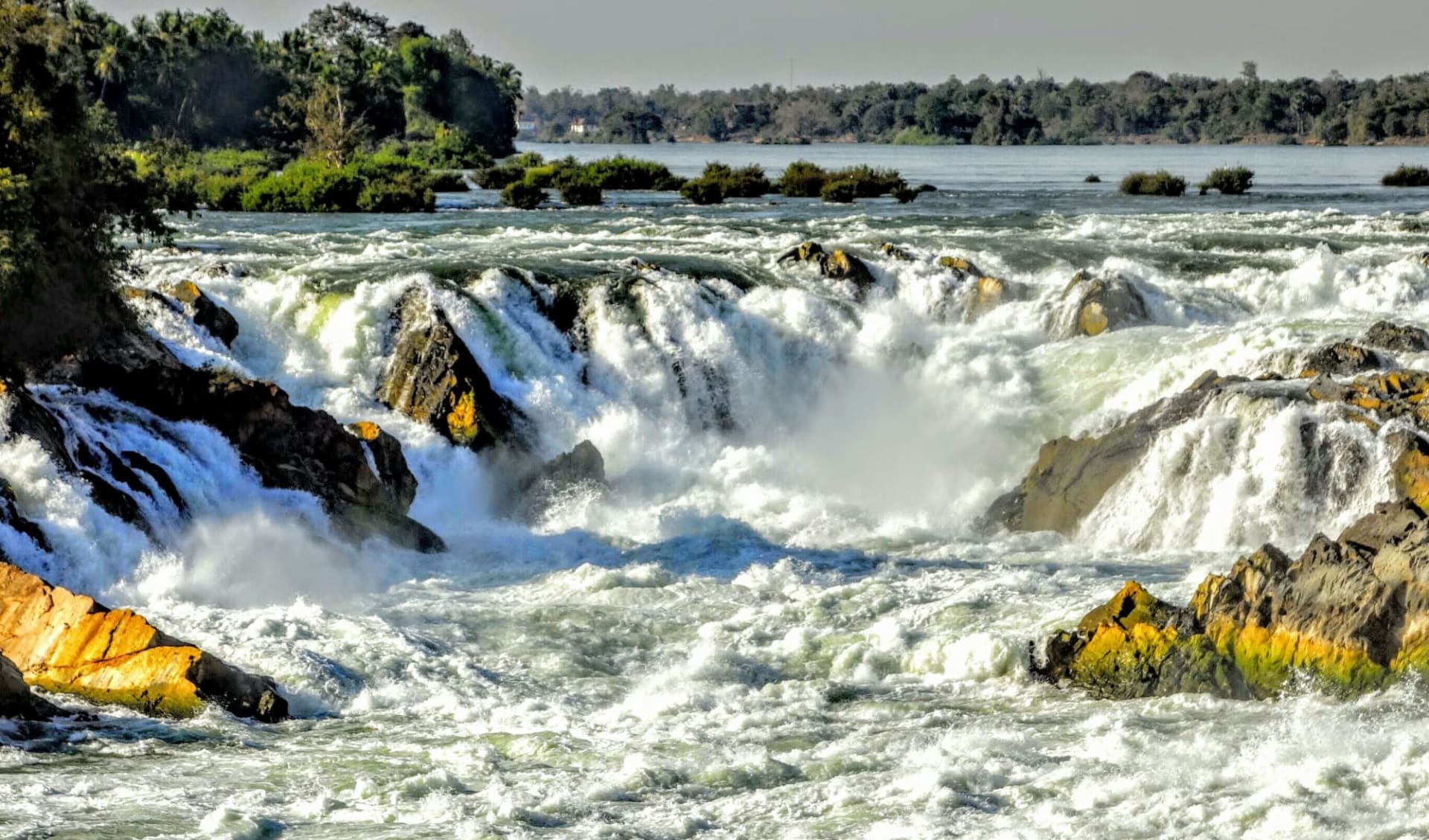 Überland von Südlaos nach Angkor ab Pakse: Champasak: Khone Phapheng Falls