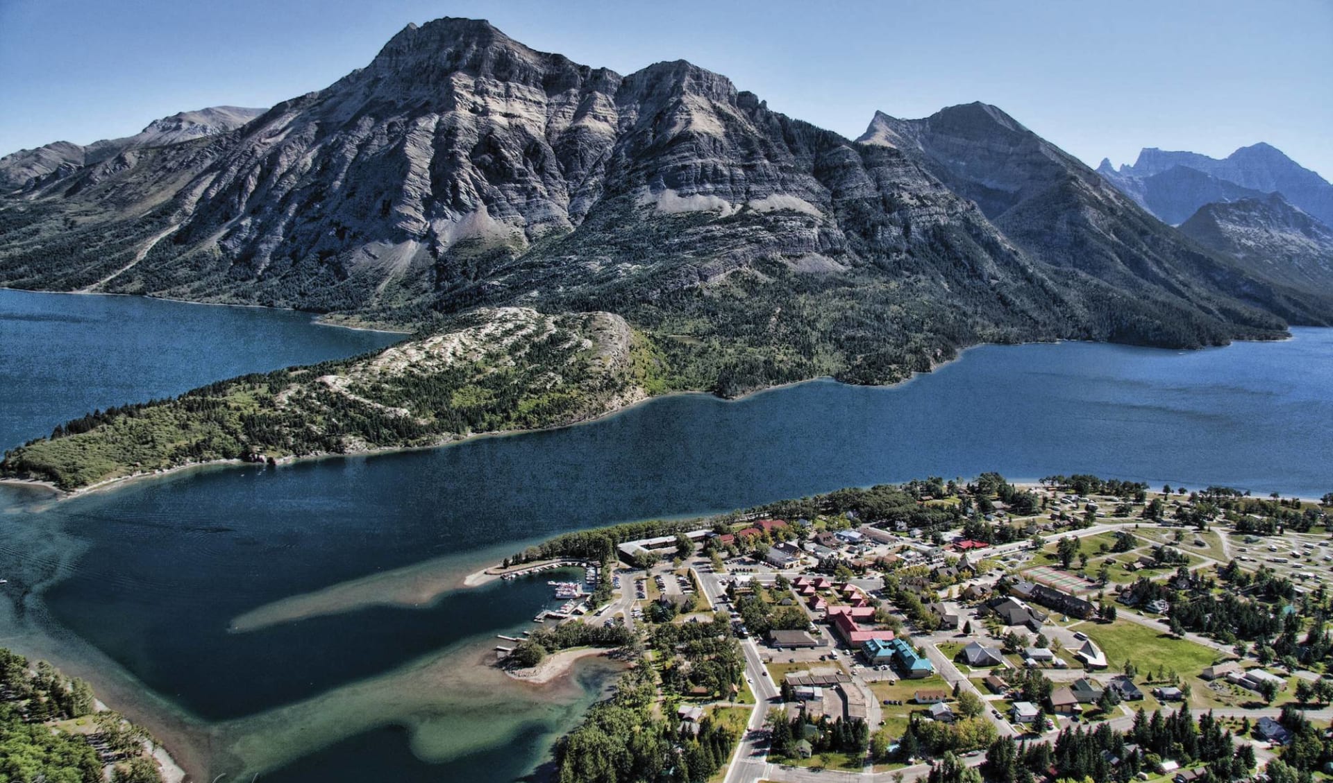 Prairie Explorer ab Calgary: location: 2014_172_Waterton Lakes NP Townside