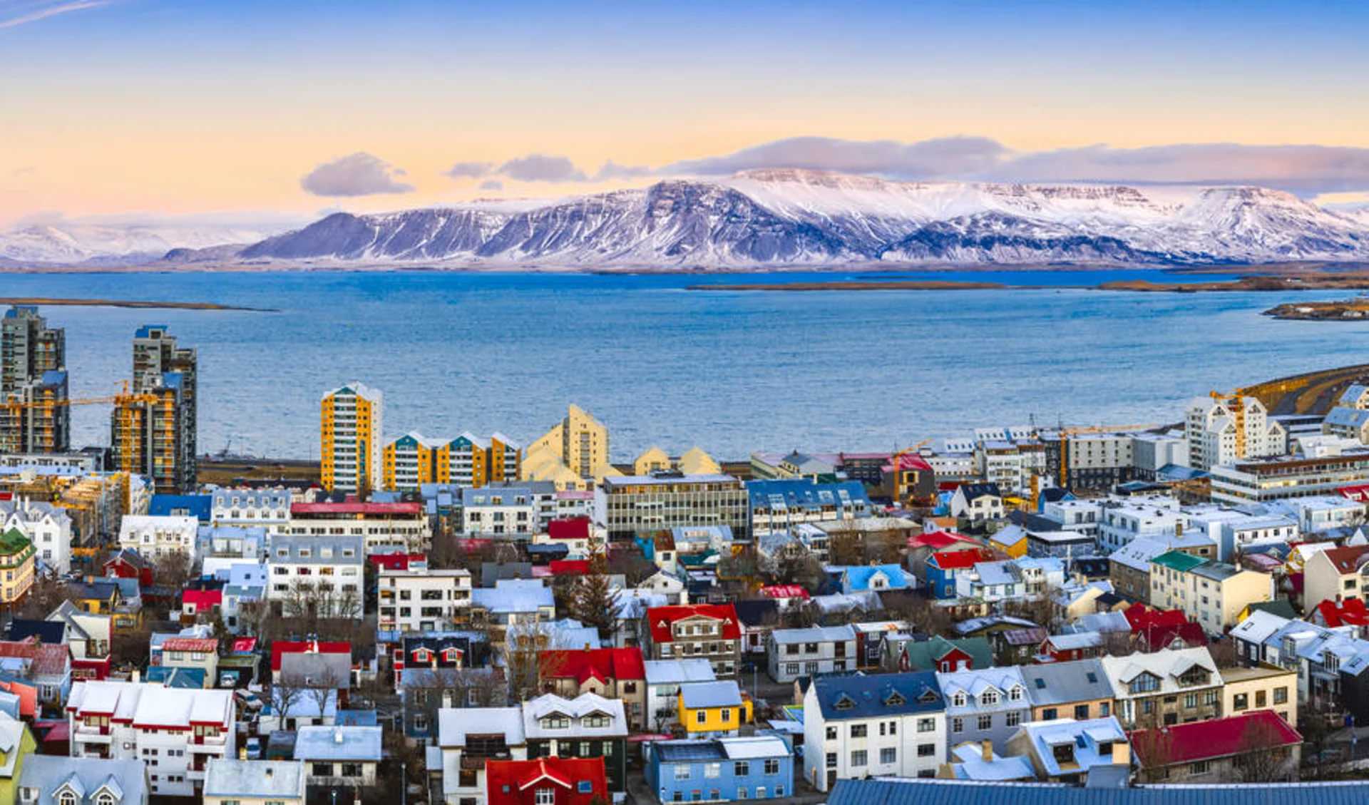 22 Hill in Reykjavik: Luftbild der Innenstadt Reykjavik bei Sonnenuntergang