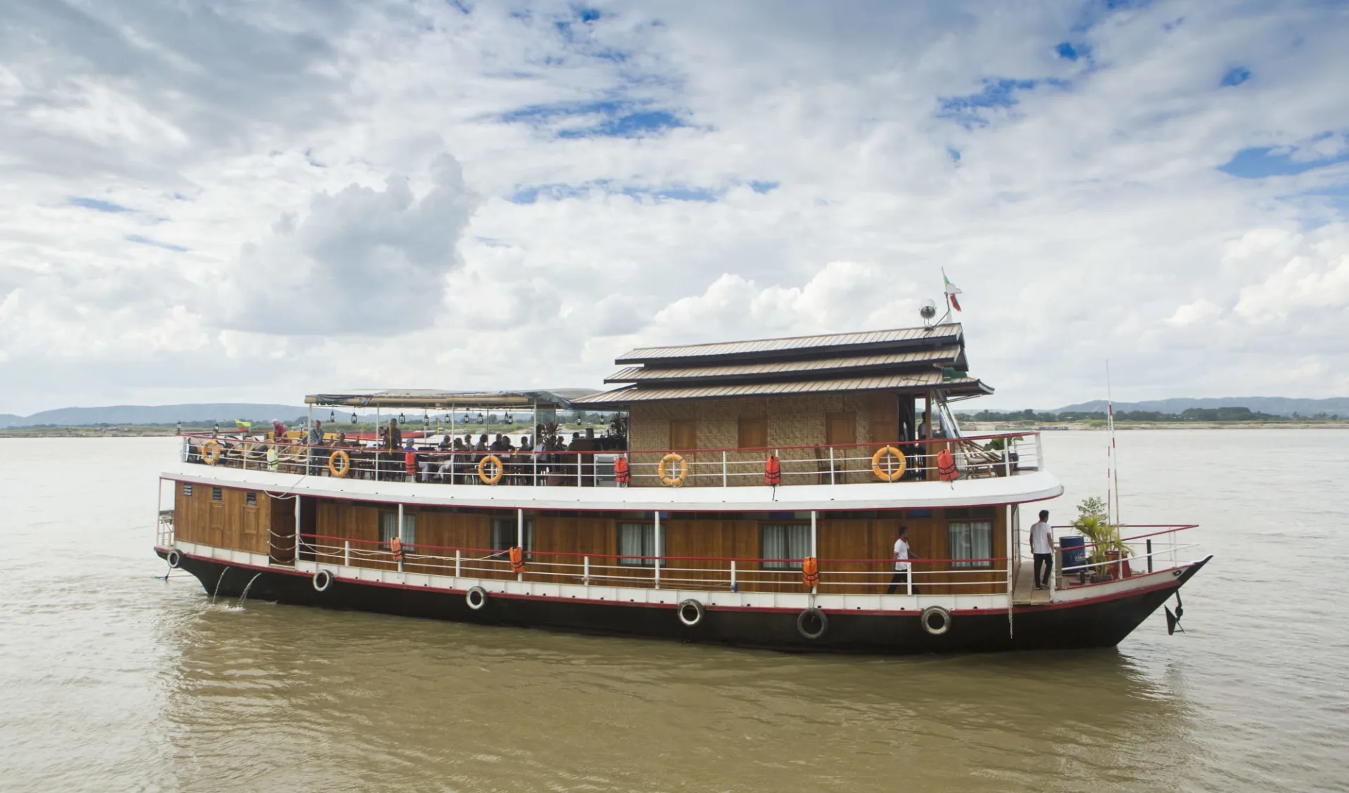 Flussfahrt auf dem mystischen Irrawaddy ab Bhamo: Metta Cruises