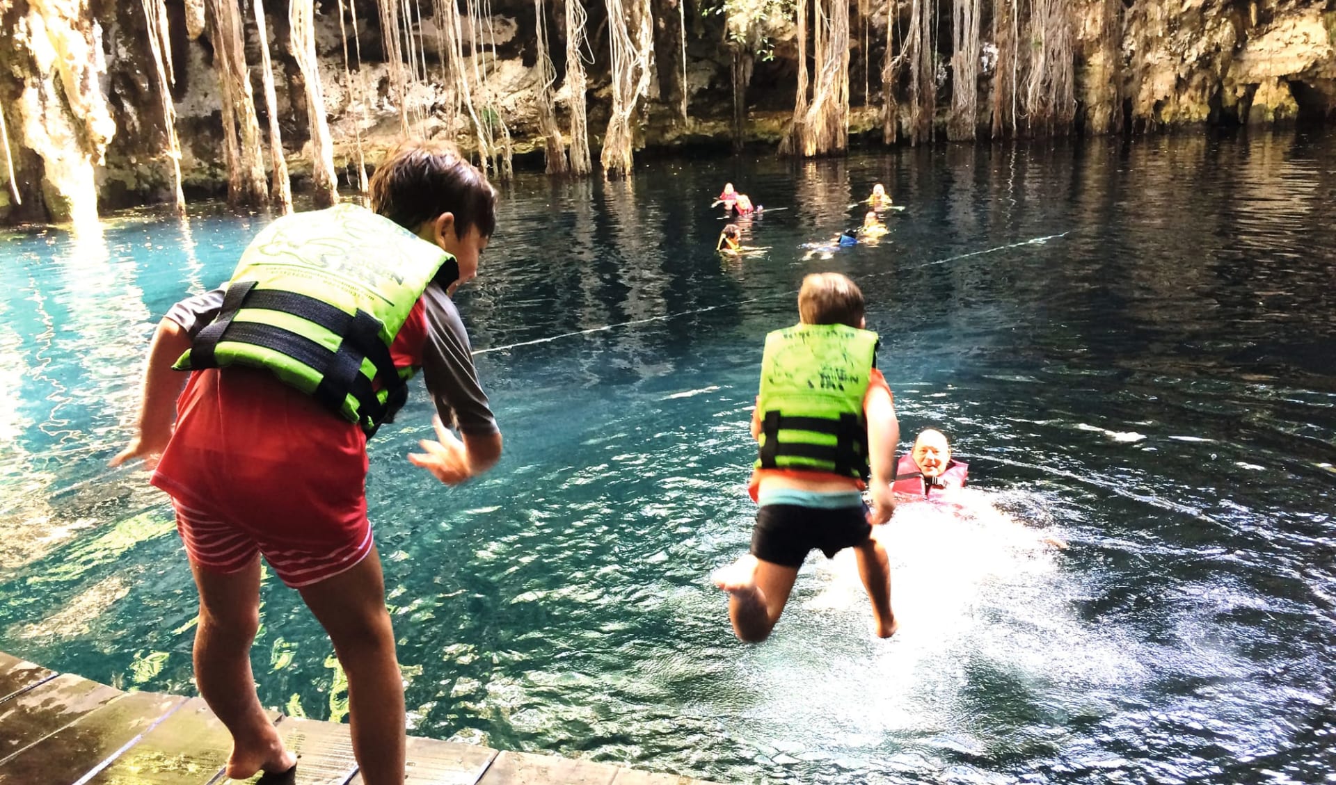 Yucatán für die Familie ab Cancún: Mexico - Yucatan - Kinder Wasserfall