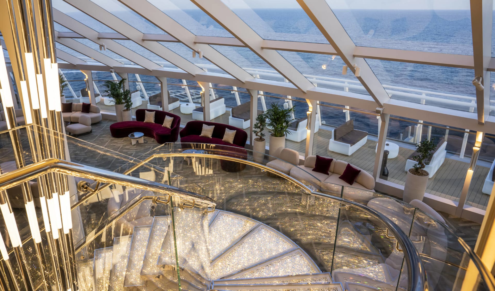 Dubai, Abu Dhabi und Qatar mit der MSC Euribia: MSC23018341