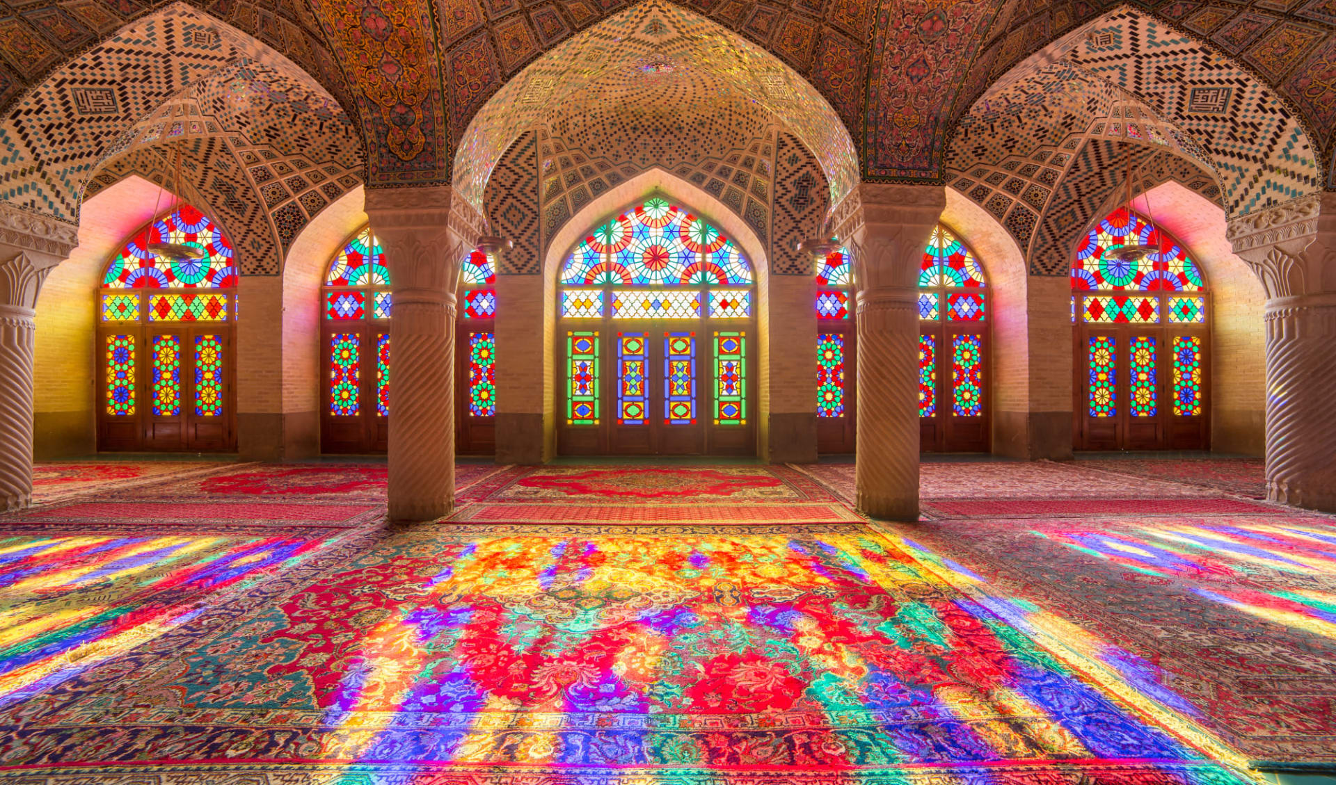 Persischer Golf - 3000 Jahre Handels- und Konfliktgeschichte ab Shiraz: Nasir Al-Mulk Mosque in Shiraz, Iran, also known as Pink Mosque