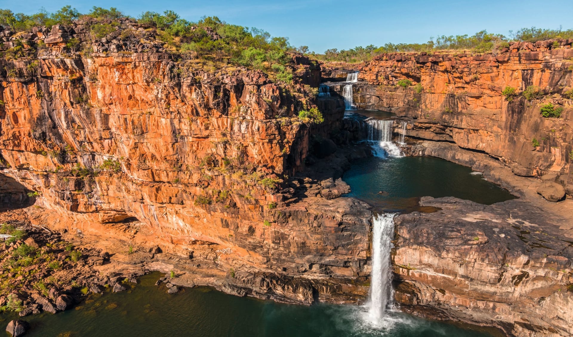 APT Mitchell Falls Wilderness Lodge in Kimberley: Natur Mitchell Falls Western Australia Australien  Wasserfälle aus der Luft  c shutterstock_691231945 2017