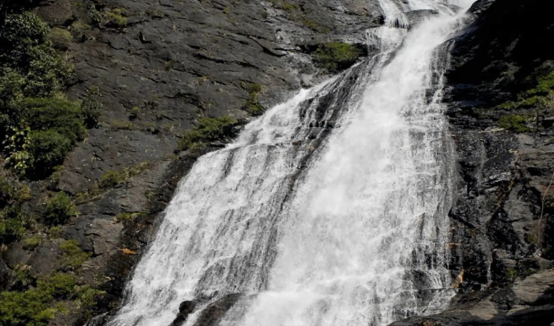 Beauty of New Caledonia ab Nouméa: Neukaledonien - Province Nord - Wasserfall