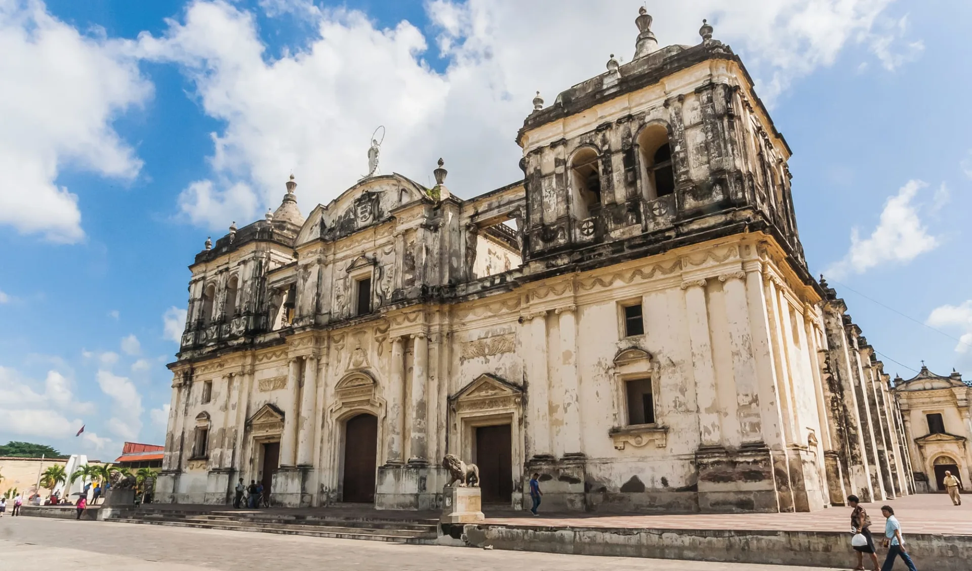 Pinolero Total ab Managua: Kathedrale von León