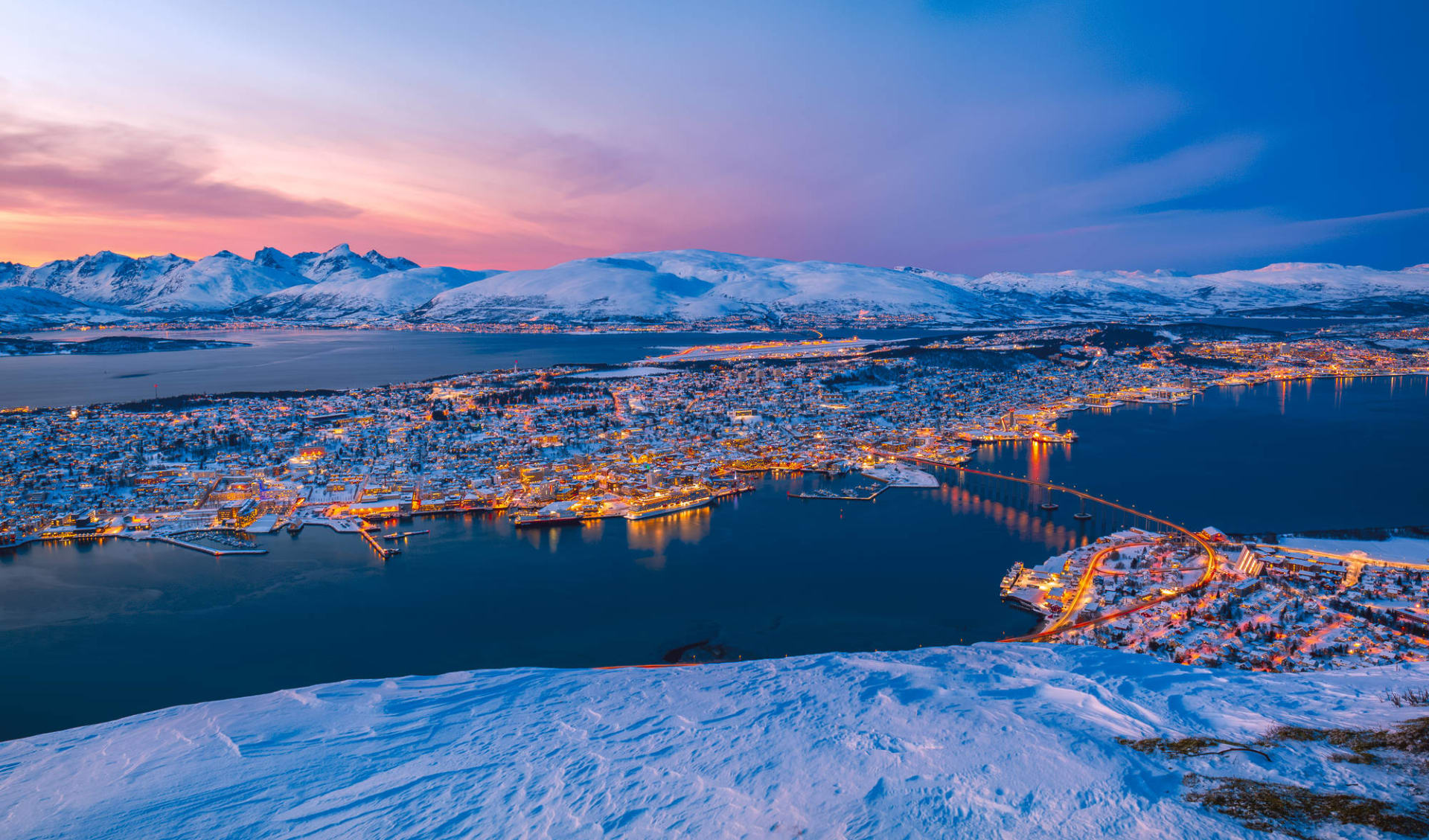 Reif für die Insel ab Tromsö: Norwegen Tromso Sonnenuntergang Winter