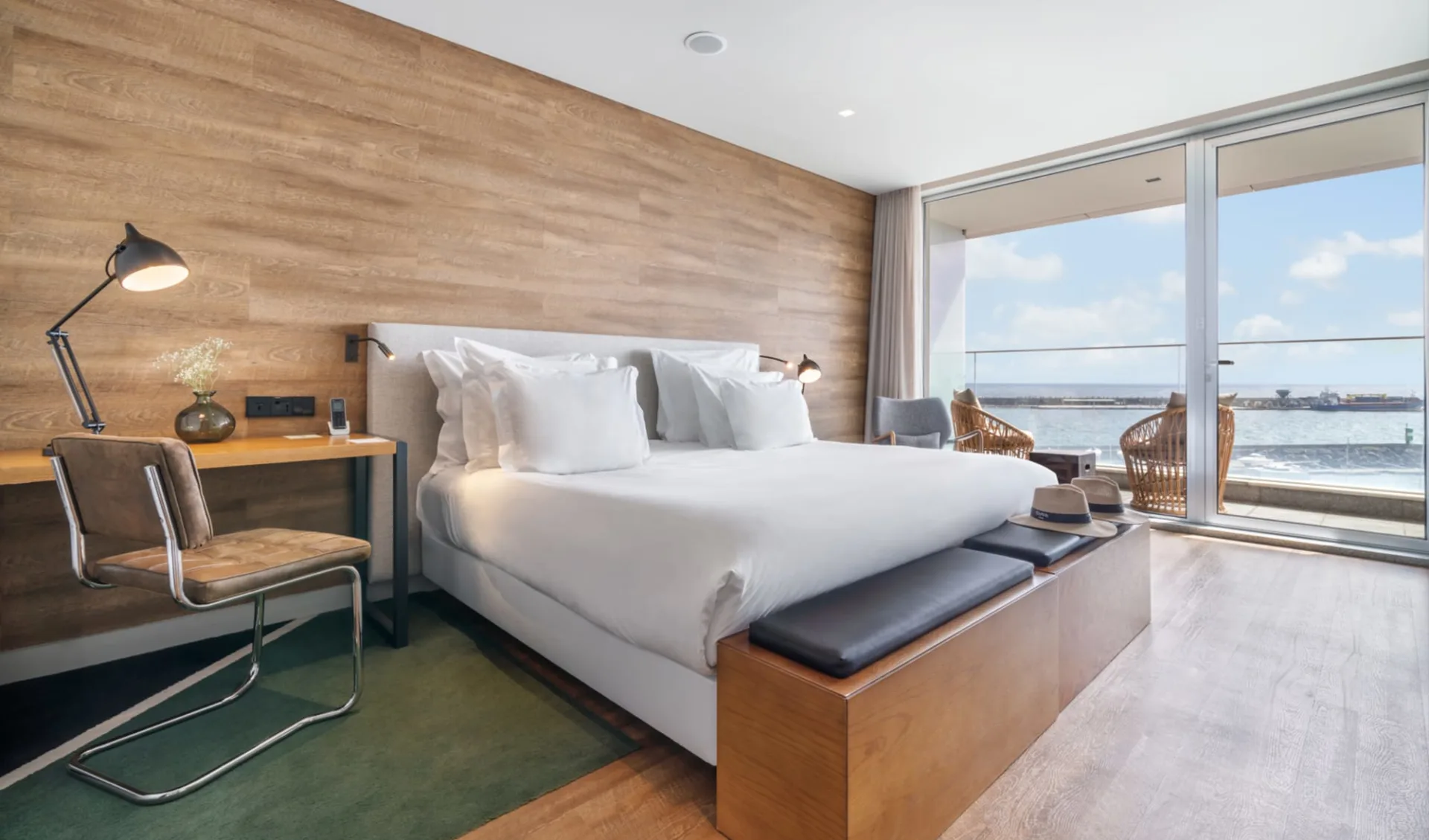 06.04. - 13.04.2026 Trainingswoche Azoren mit PGA Pro Florence Weiss (ausgebucht) ab São Miguel: OctantPontaDelgada_Accommodation_Sea_View