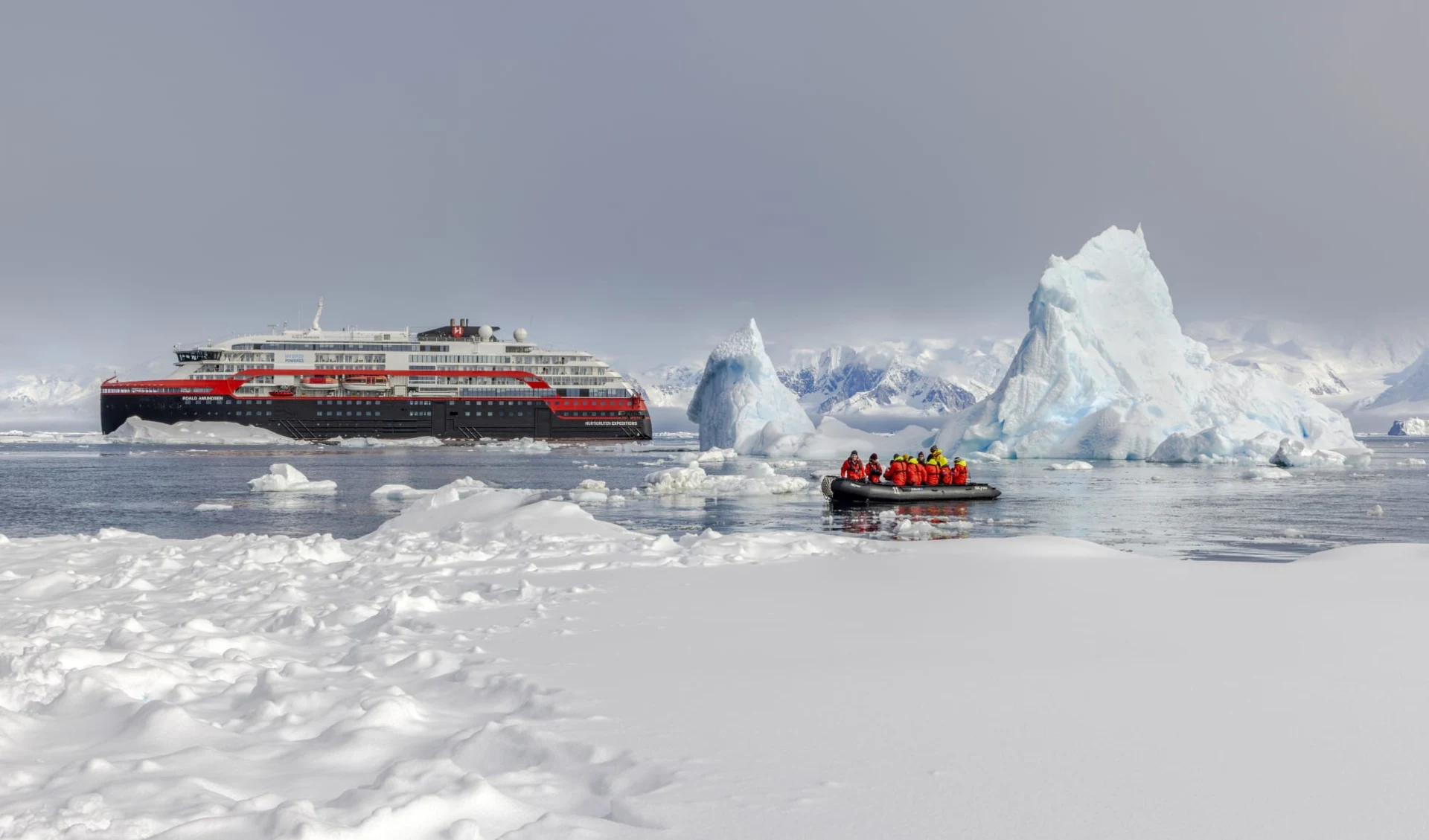 Silvester in der Antarktis ab Buenos Aires: Oscar-Farrera-20240218-005-Sea-Ice-Landing-S-69-13-04-W-69-41-33-Oscar-Farrera-26881519-Photo_Oscar_Farrera