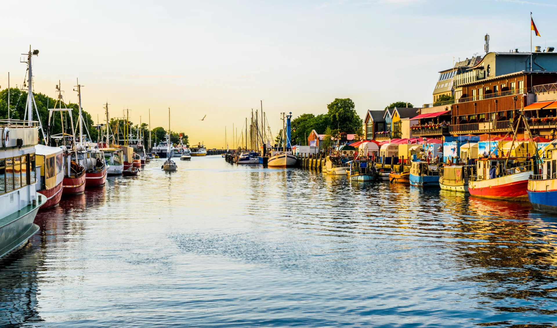 Badeferien im Strandhotel Zingst ab Rostock: Ostsee_Rostock_Kanal_