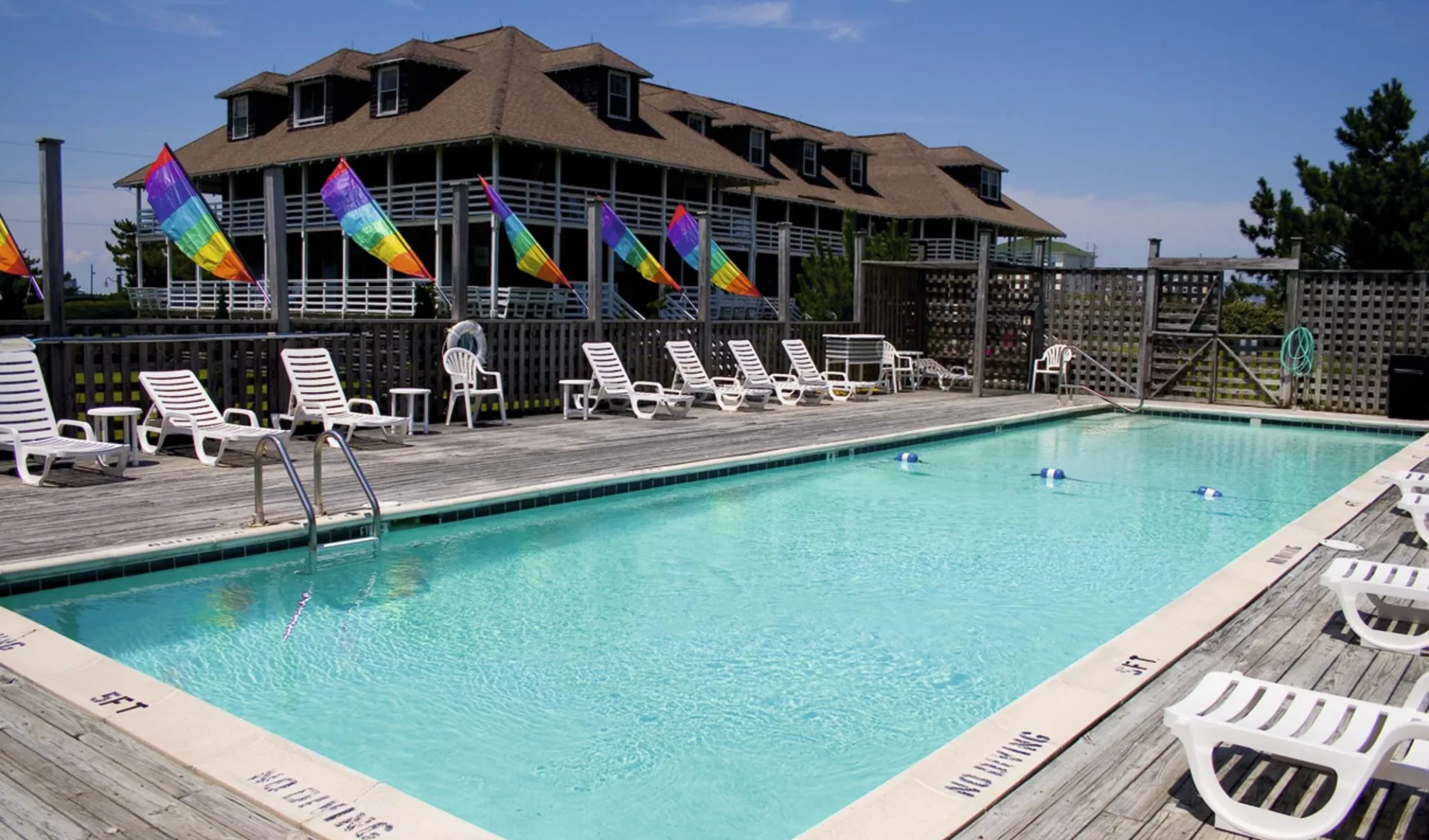 First Colony Inn in Nags Head: pool firtst colony inn pool liegestühle