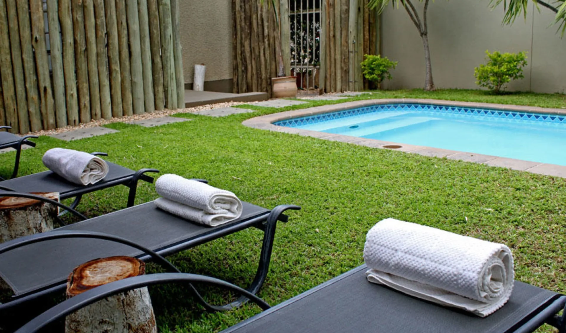 The Elegant Guesthouse in Windhoek Stadt:  Pool