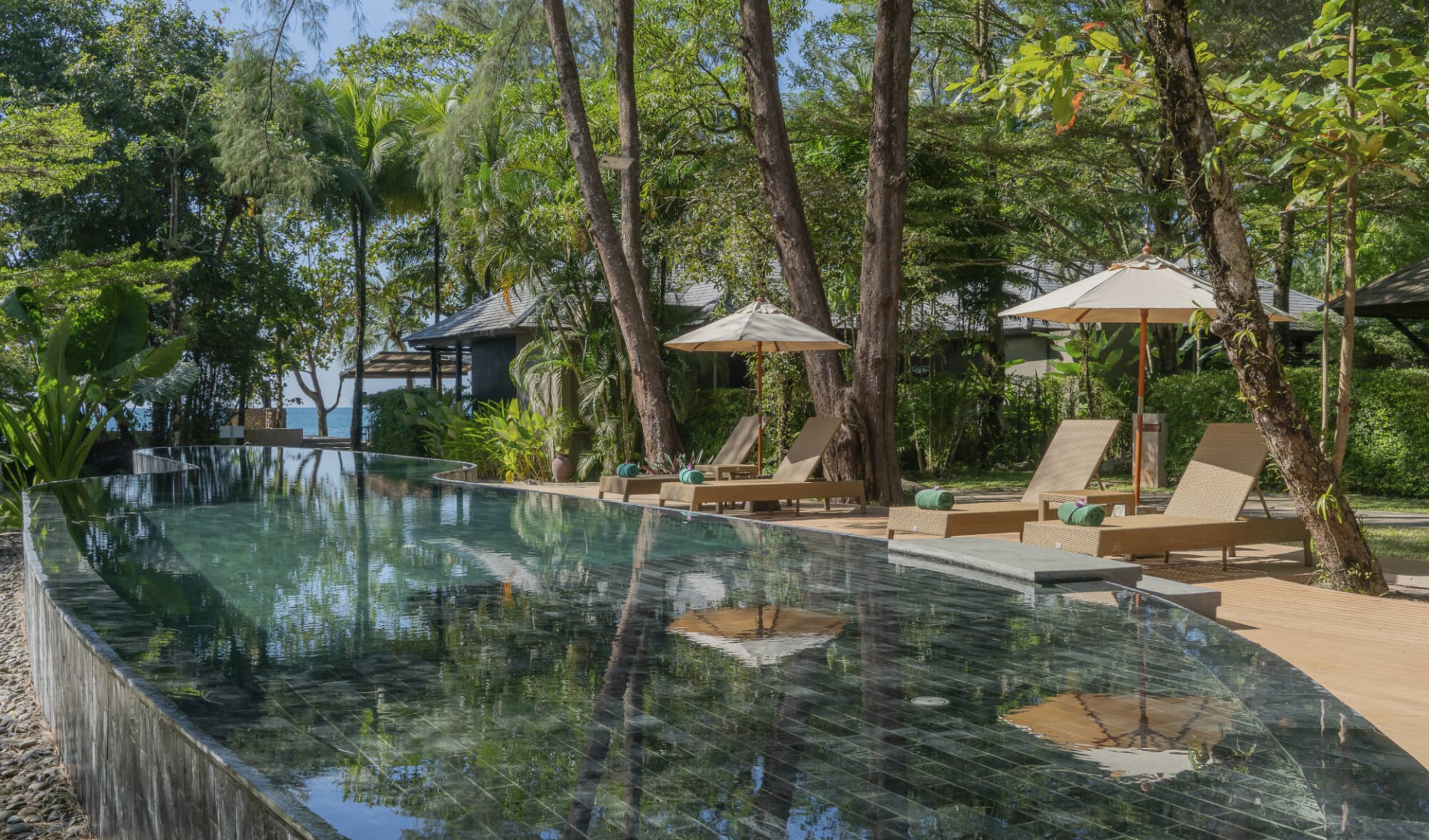 Wanaburee Resort in Khao Lak: Pool