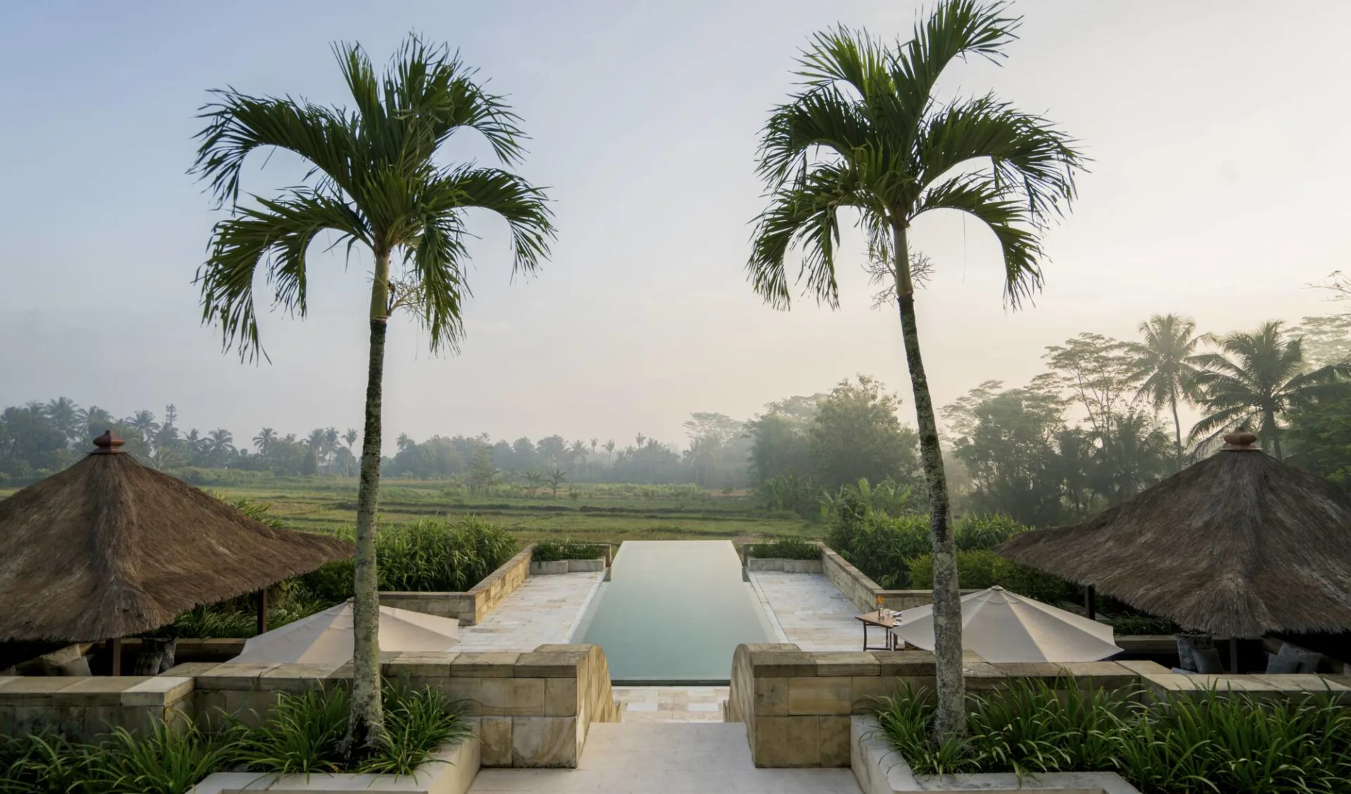 Amanjiwo in Yogyakarta: Pool area