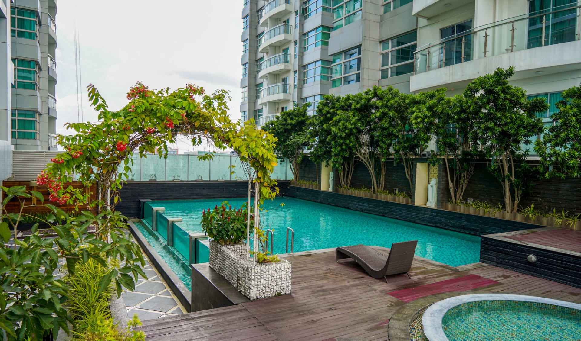 Cambridge Hotel Medan:  Swimming pool