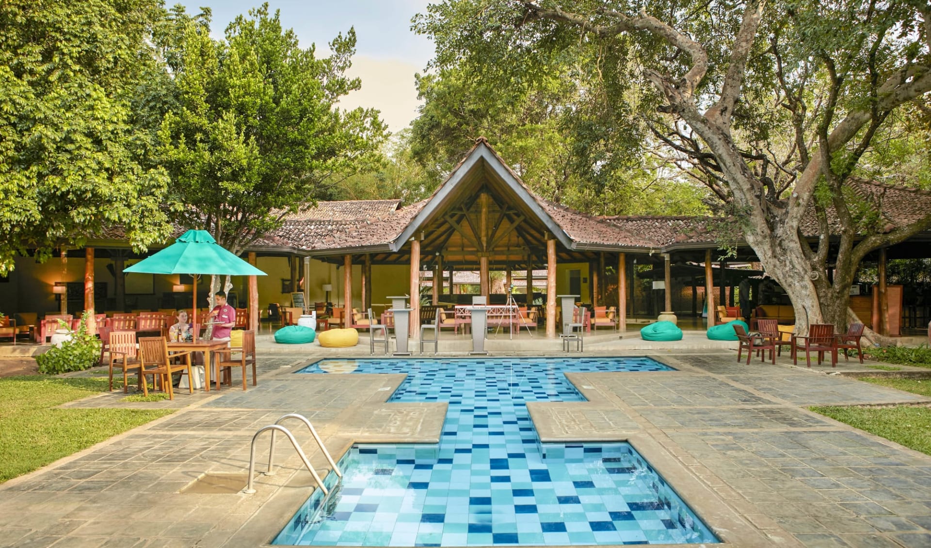 Hotel Sigiriya: swimmingpool