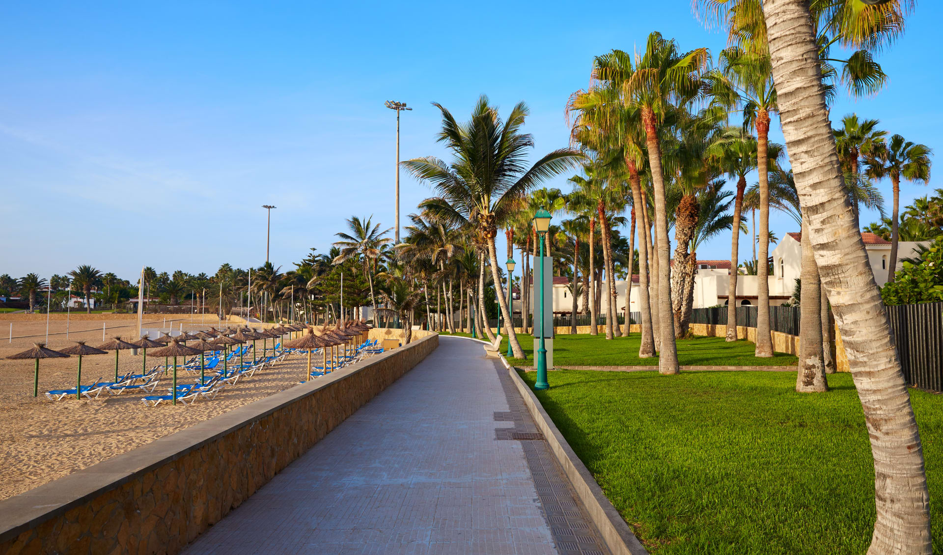 Badeferien im Sheraton Fuerteventura Beach Golf & Spa Resort: Promenade Caleta de Fuste