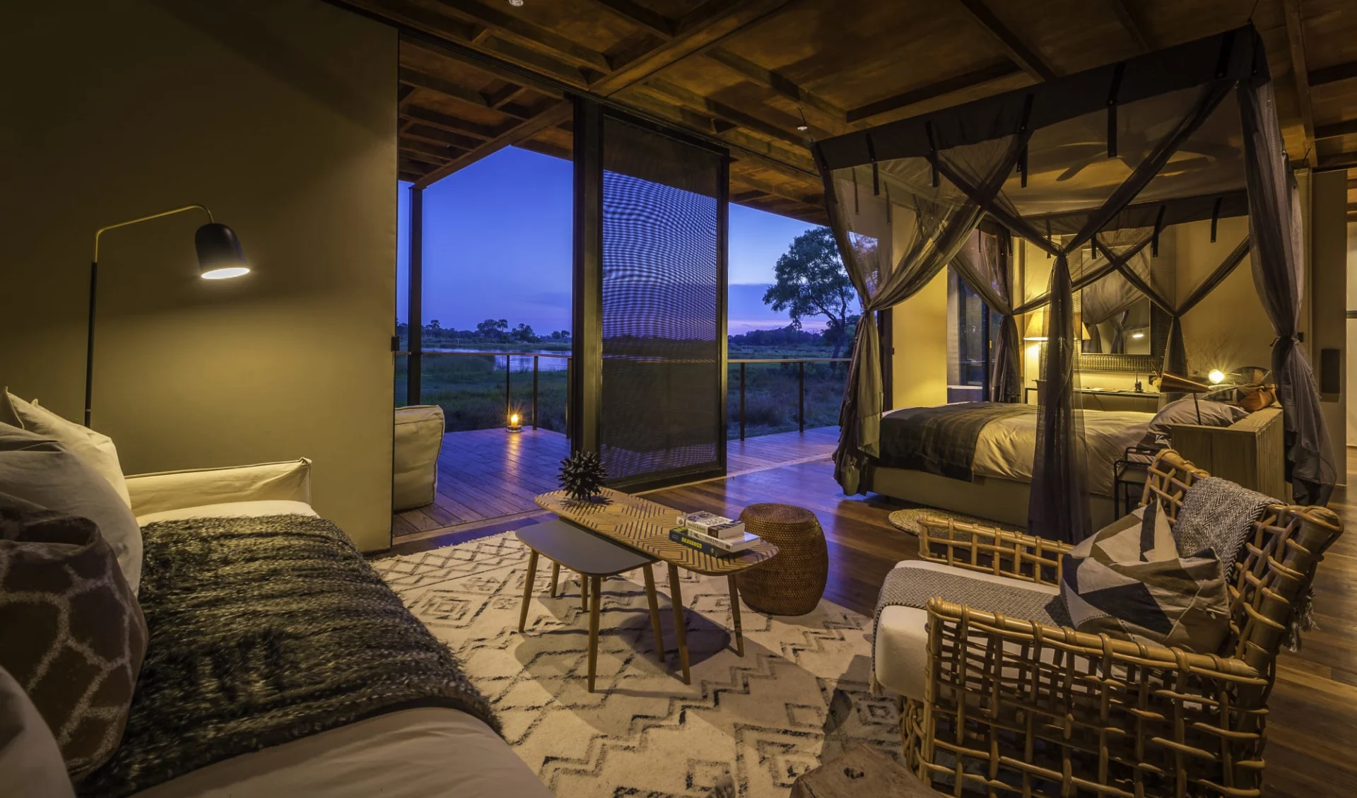 Qorokwe Camp in Okavango Delta: Qorokwe Camp - Bett mit Terrasse c Wilderness Safaris