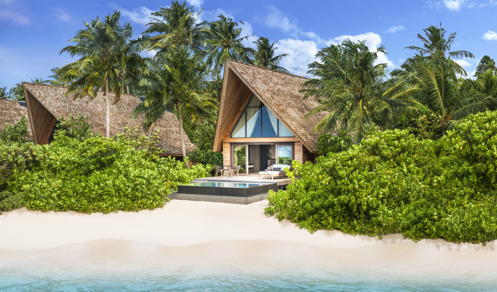 The St. Regis Maldives Vommuli Resort in Dhaalu-Atoll:  Beach Villa Pool