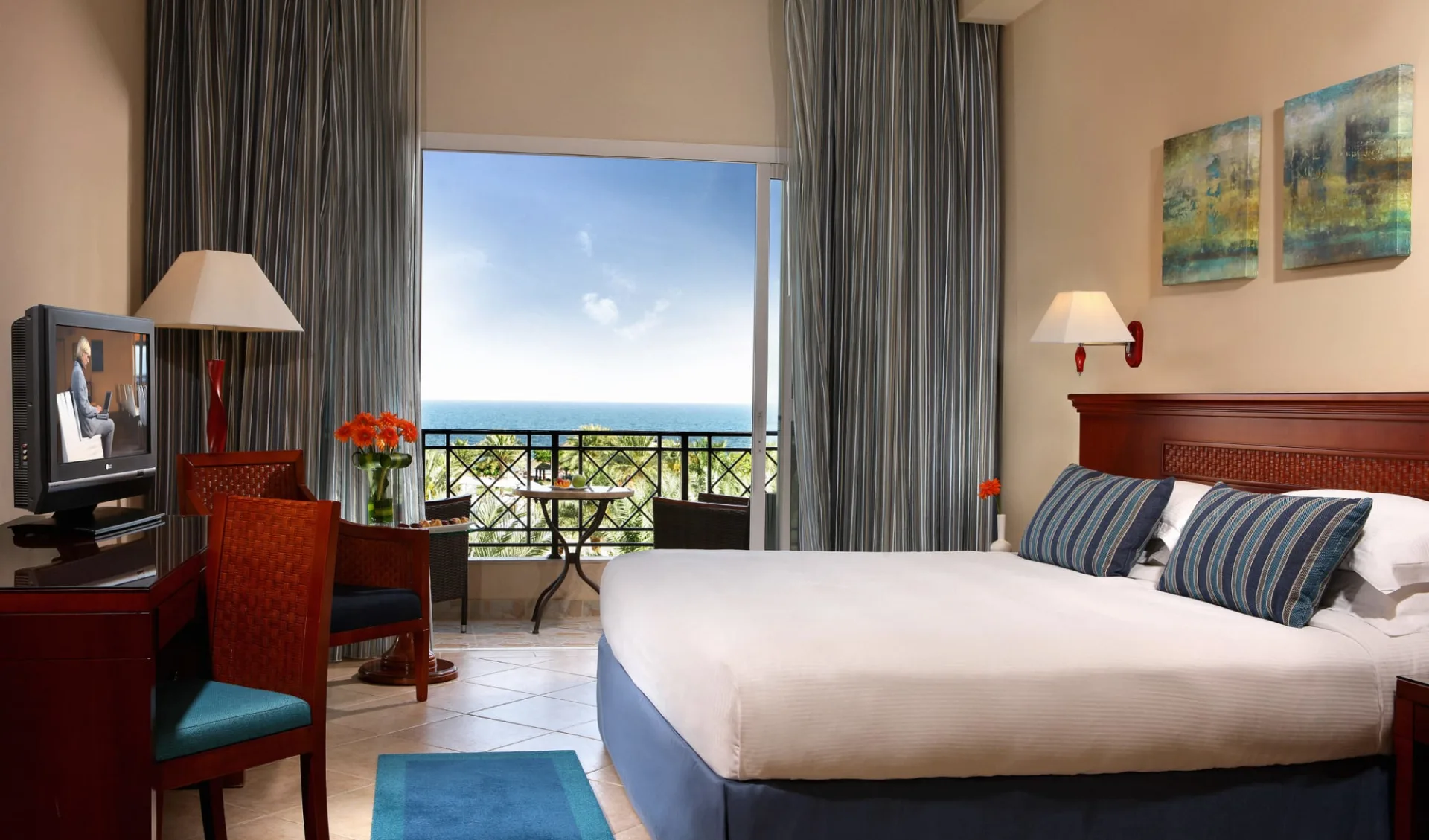 Fujairah Rotana Resort & Spa:  Classic Balcony