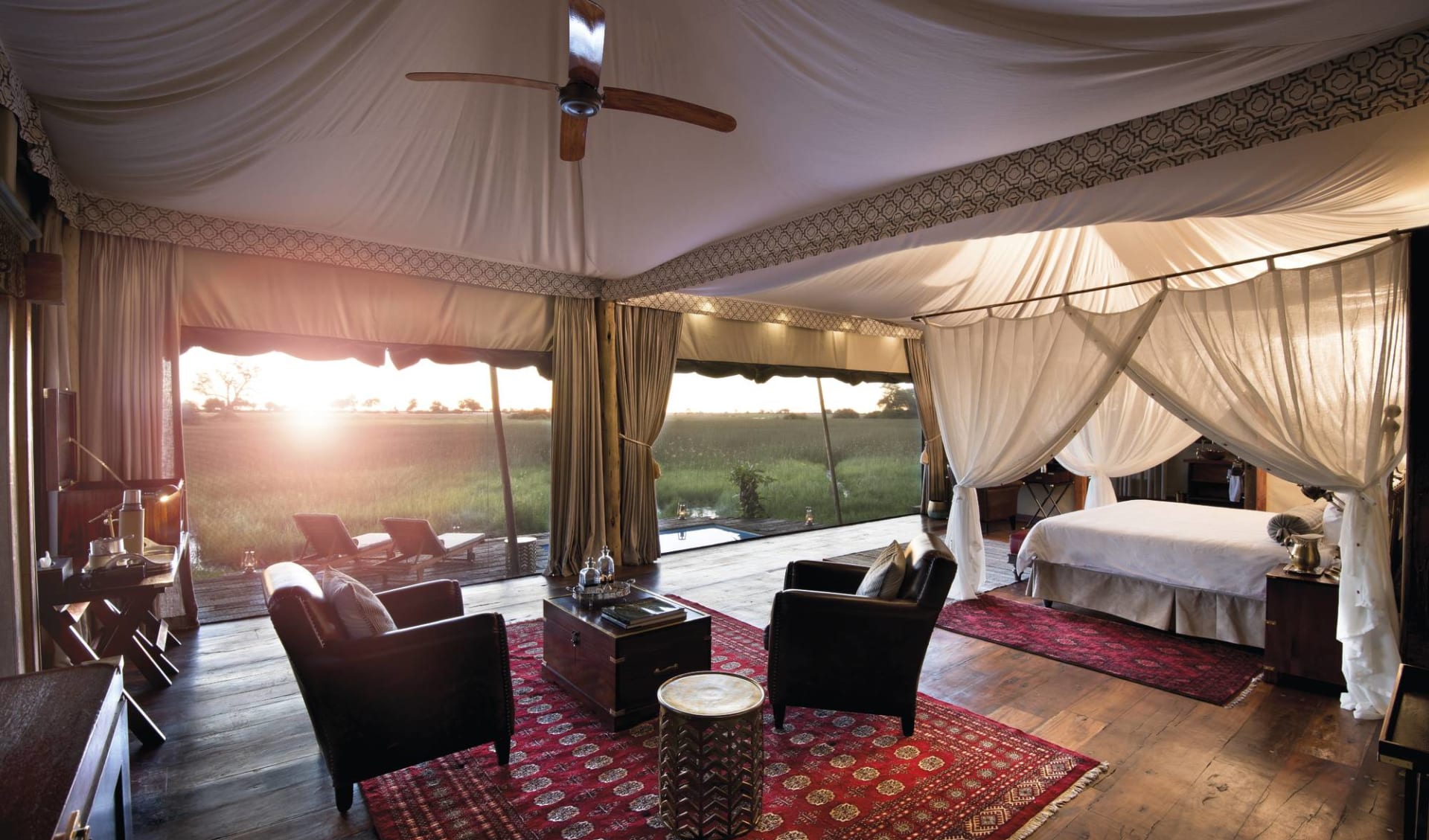 Duba Plains Suite in Okavango Delta:  Duba Plains Suite - Zimmer mit Sitzecke c Great Plains