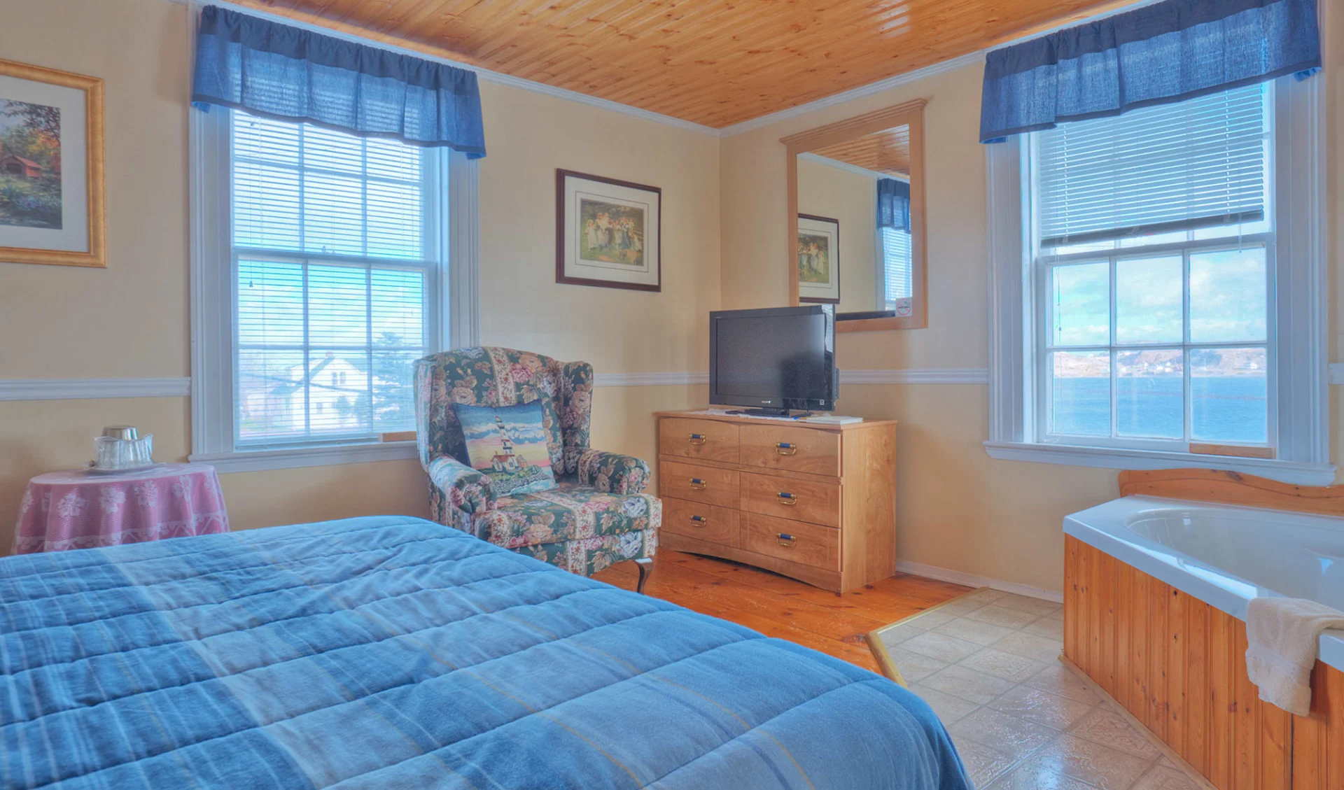 Harbour Lights Inn in Twillingate:  HarbourLightsInn-1